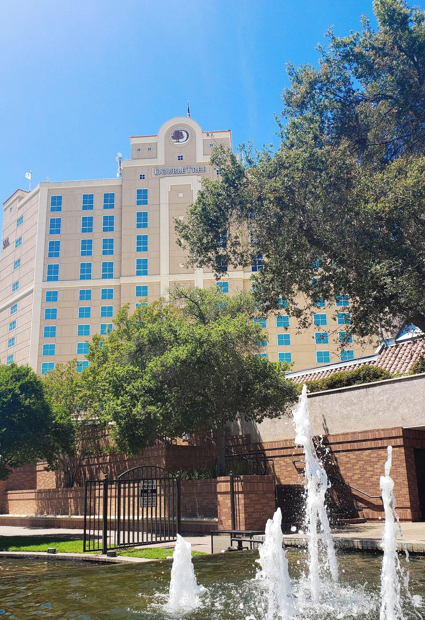 Vista Exterior DoubleTree by Hilton Hotel Modesto
