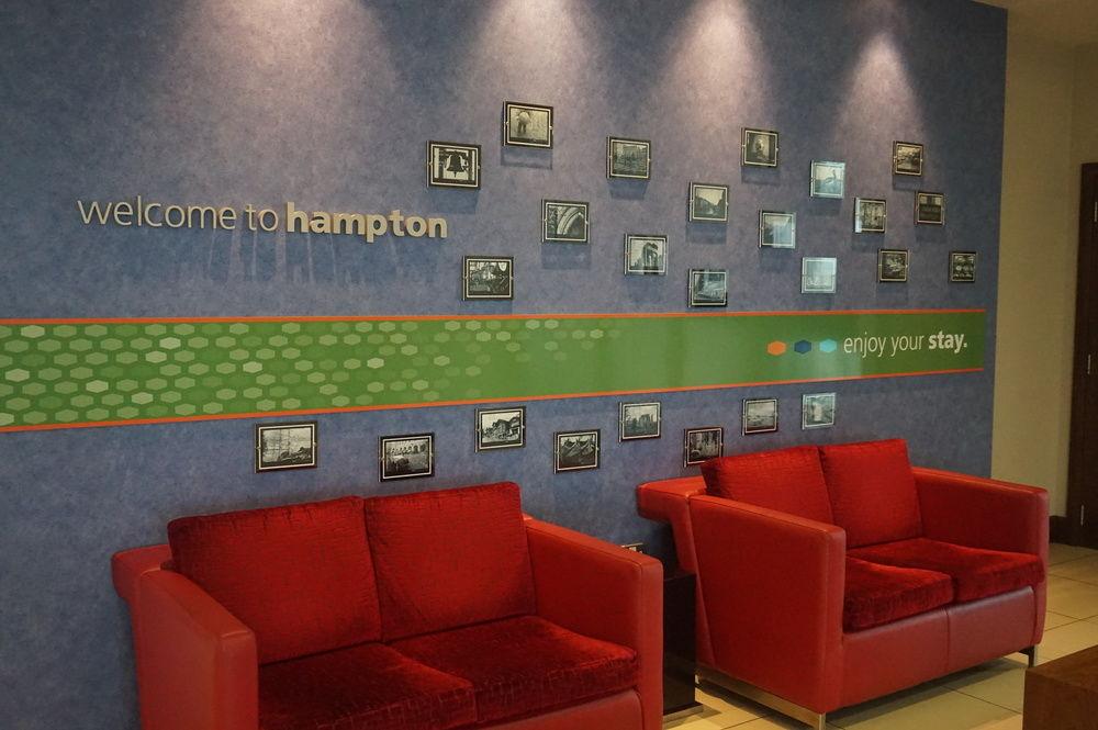 Vista Lobby Hampton by Hilton London Luton Airport