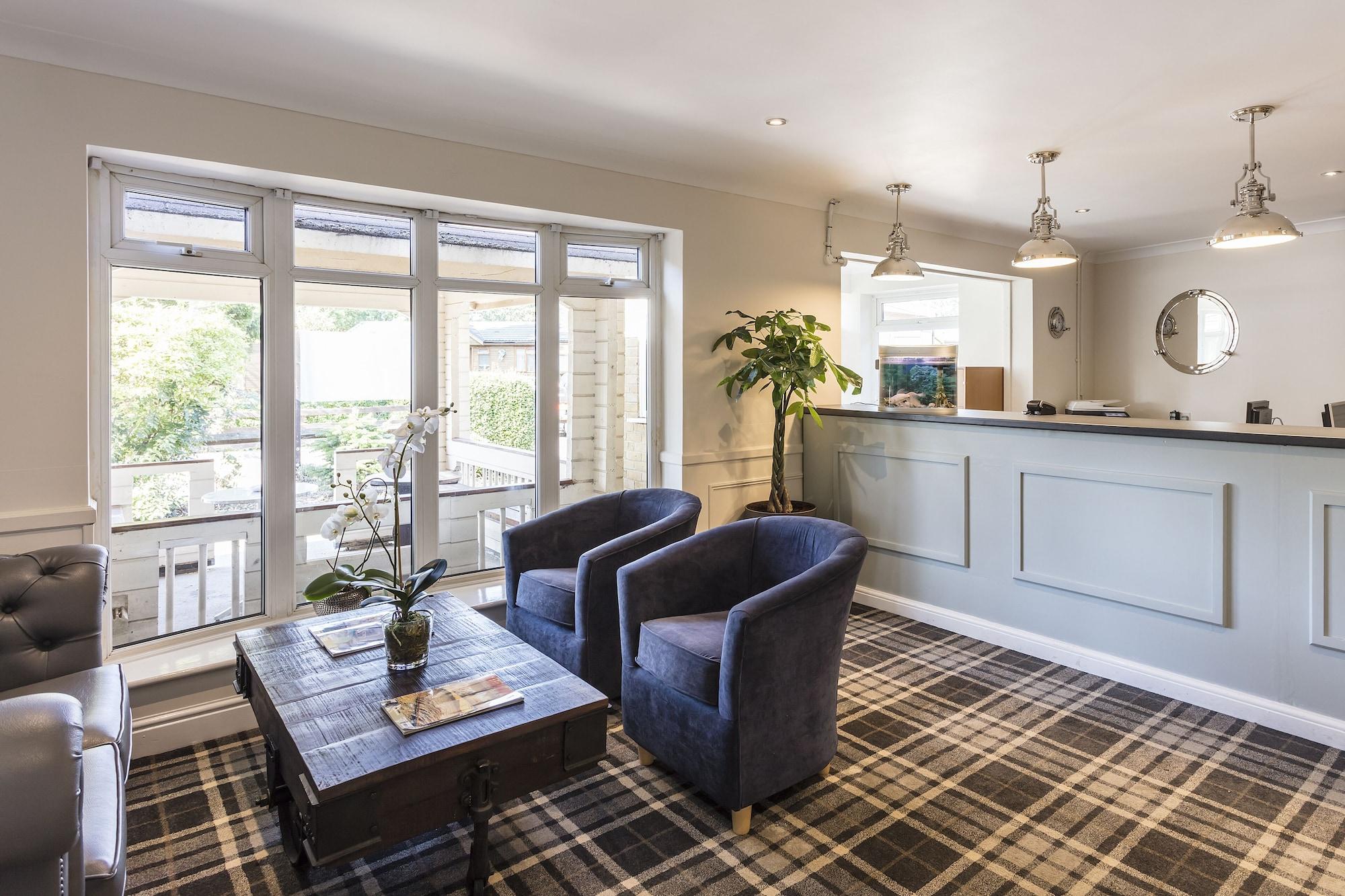 Vista Lobby Roydon Marina Village Hotel