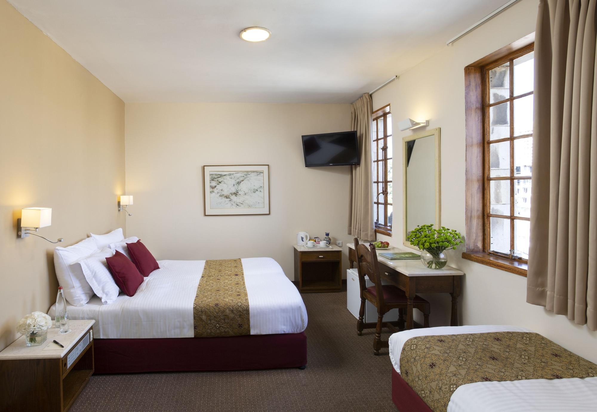 Habitación YMCA Three Arches Hotel