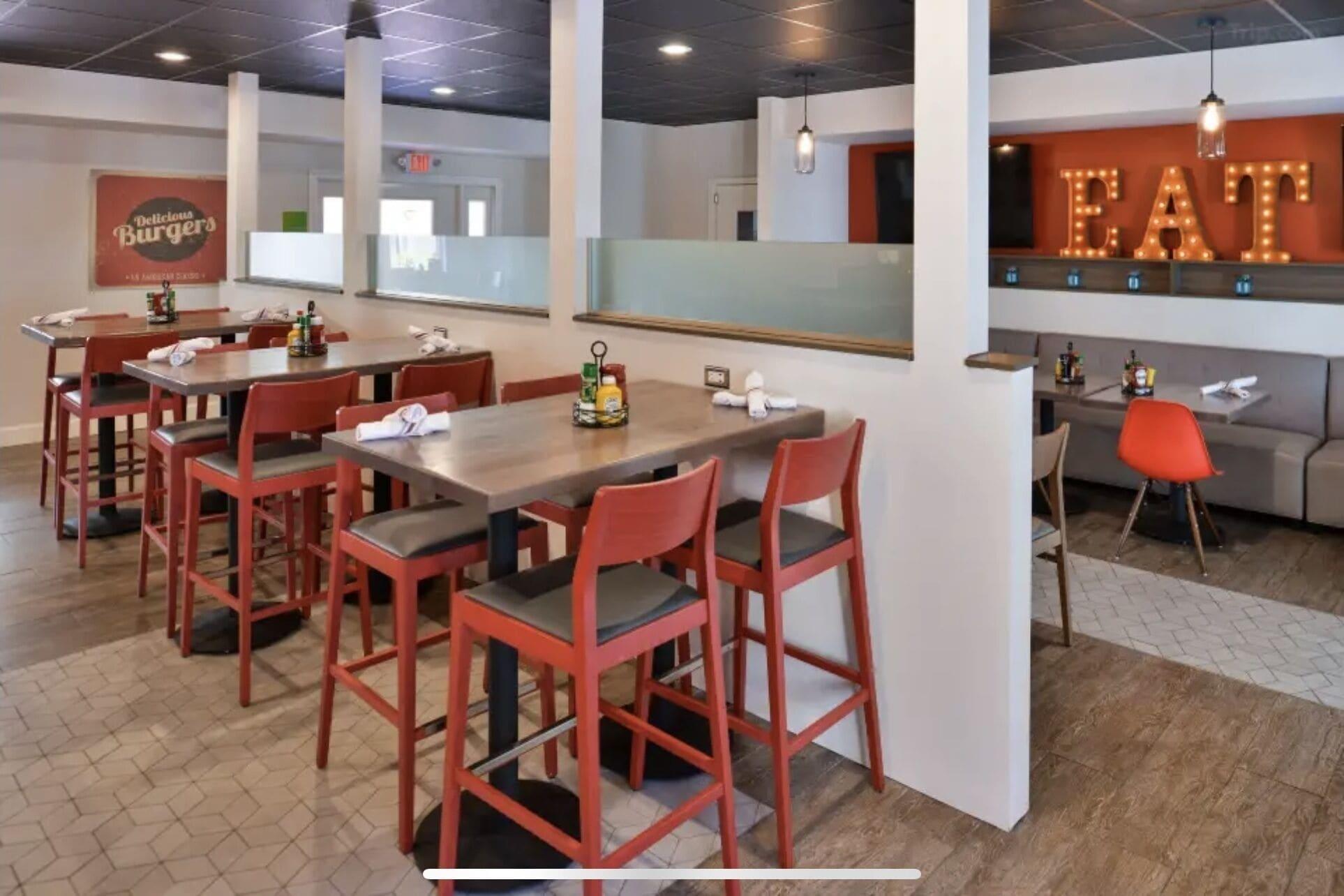 Restaurant Red Roof Inn PLUS+ & Suites Tampa