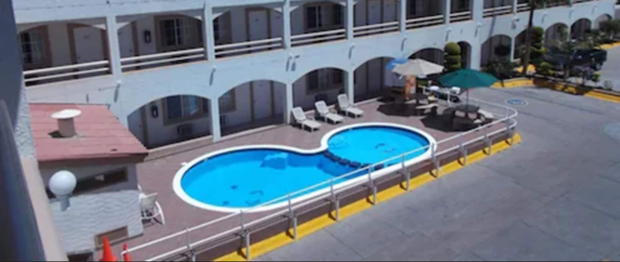 Varios Hotel Pueblito Inn