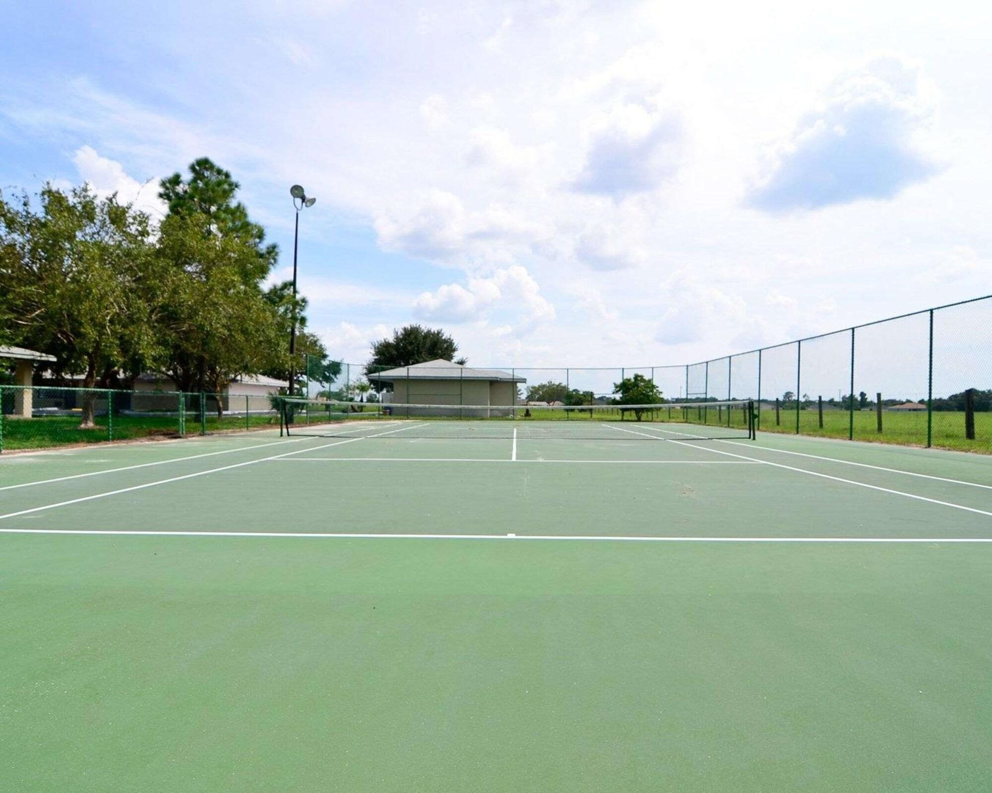 Comodidades del Alojamiento Rodeway Inn & Suites Haines City - Winter Haven