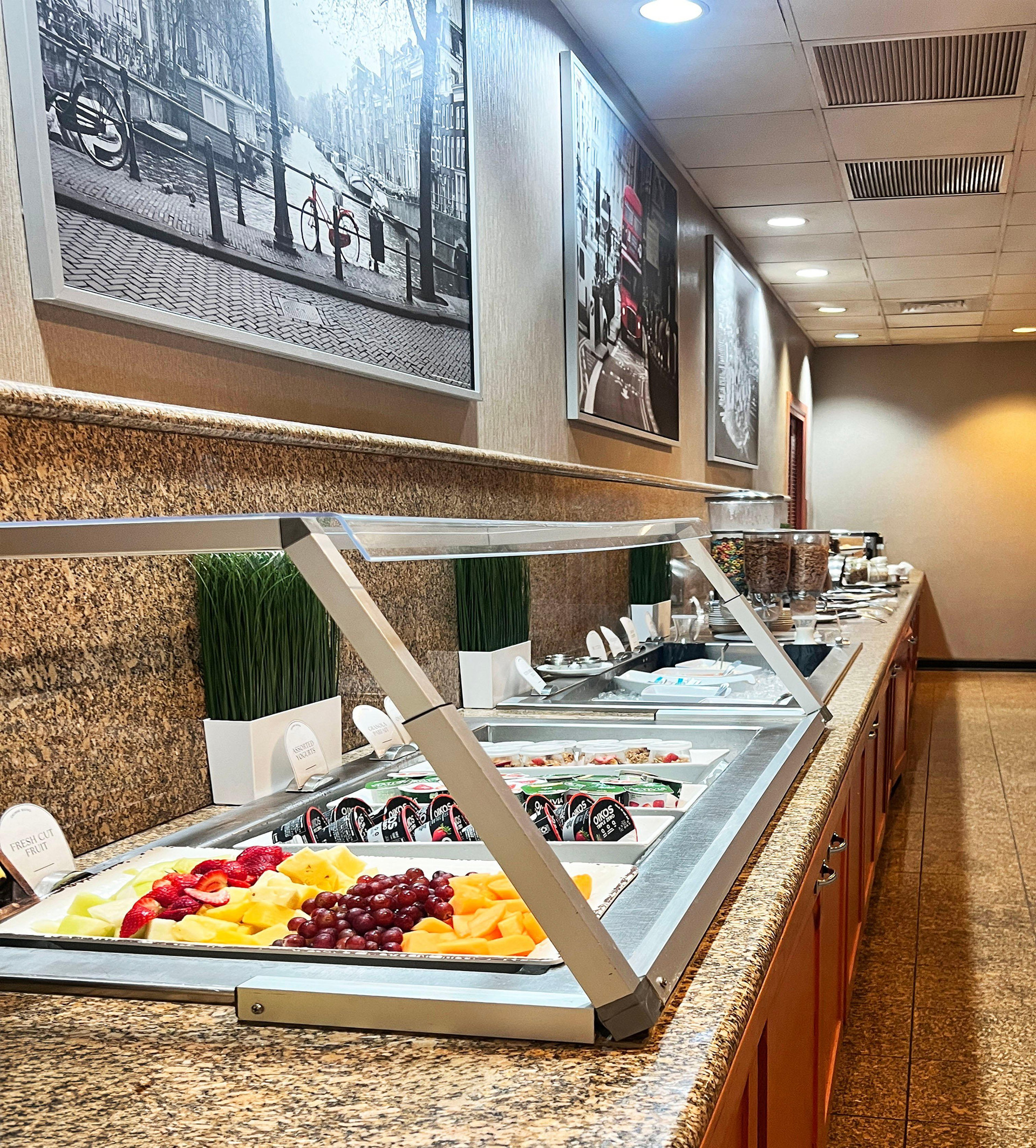 Restaurant Crowne Plaza Newark Airport by IHG