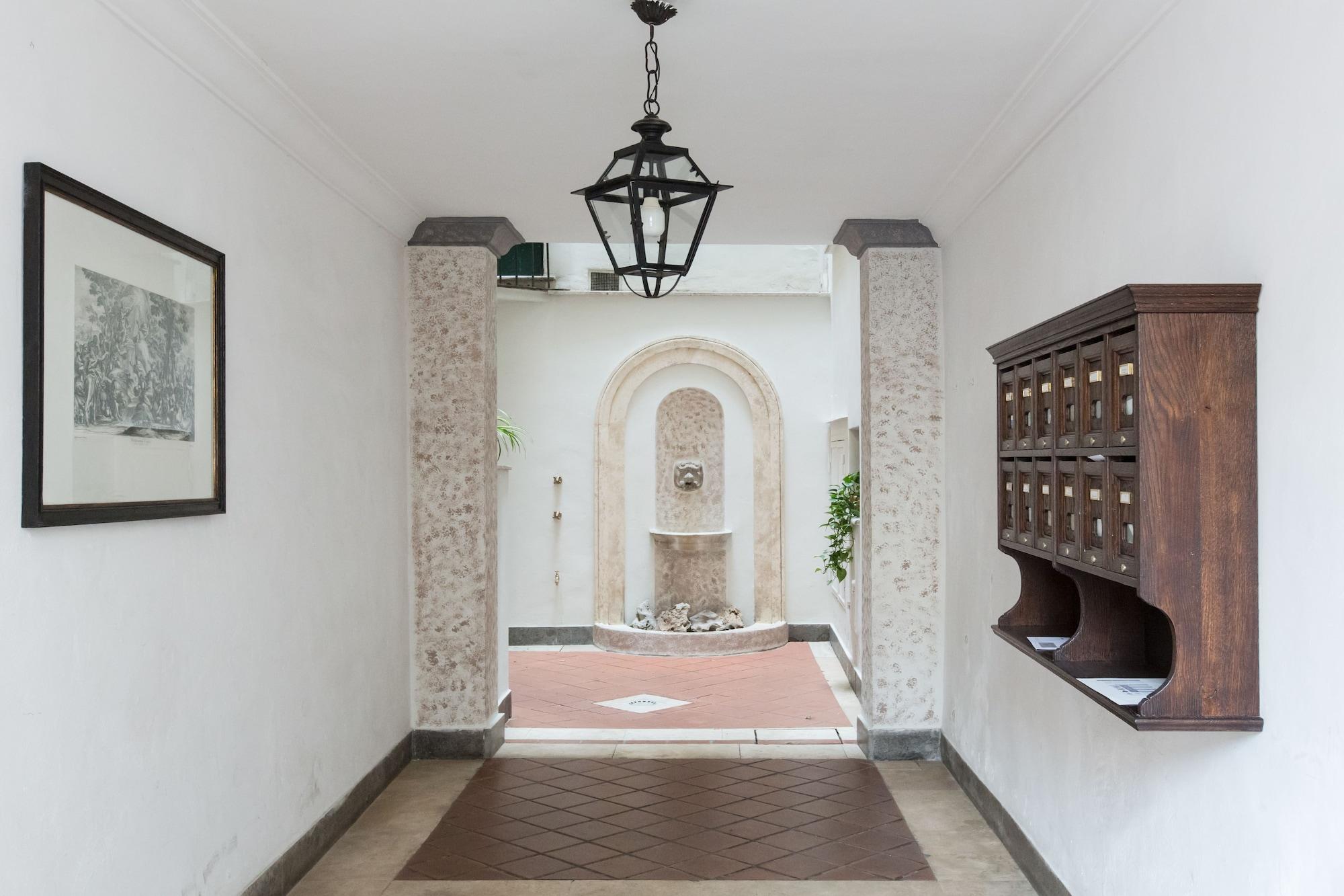 Vista Lobby Habitat's Campo di Fiori Apartments