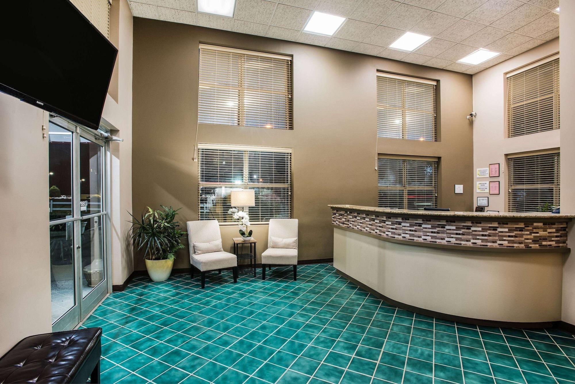 Vista Lobby Super 8 by Wyndham Sevierville Riverside