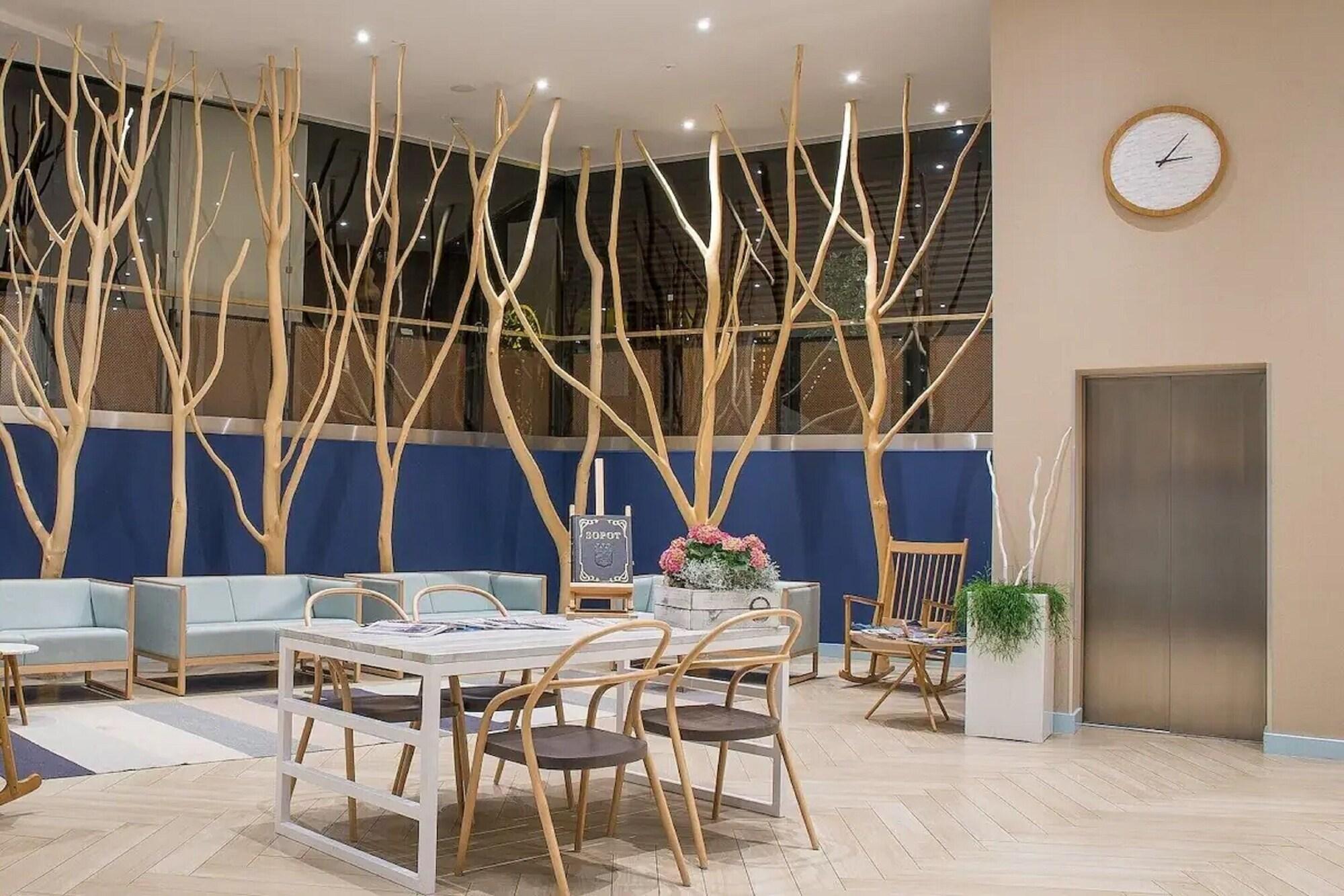 Vista Lobby Molo Hotel