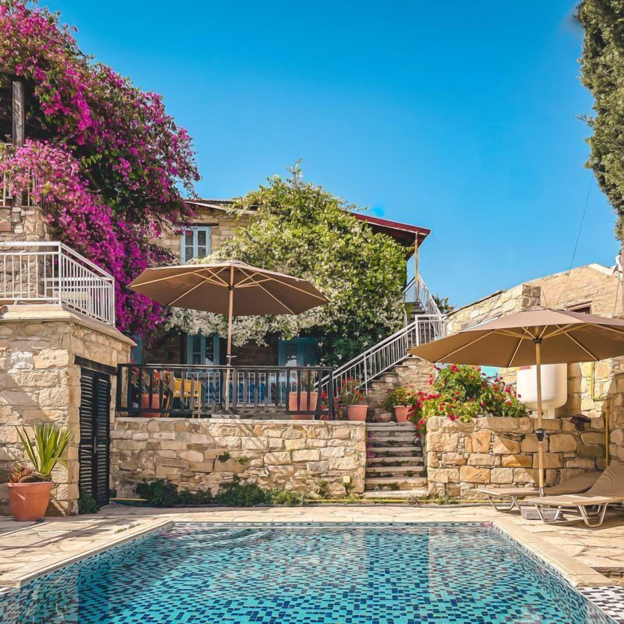 Vista Exterior Cyprus Villages Hotel & Restaurant - Central Location - Bed & Breakfast - With Access To Pool And Stunning Views