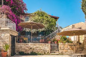 Alojamiento - Cyprus Villages Hotel & Restaurant - Central Location - Bed & Breakfast - With Access To Pool And Stunning Views