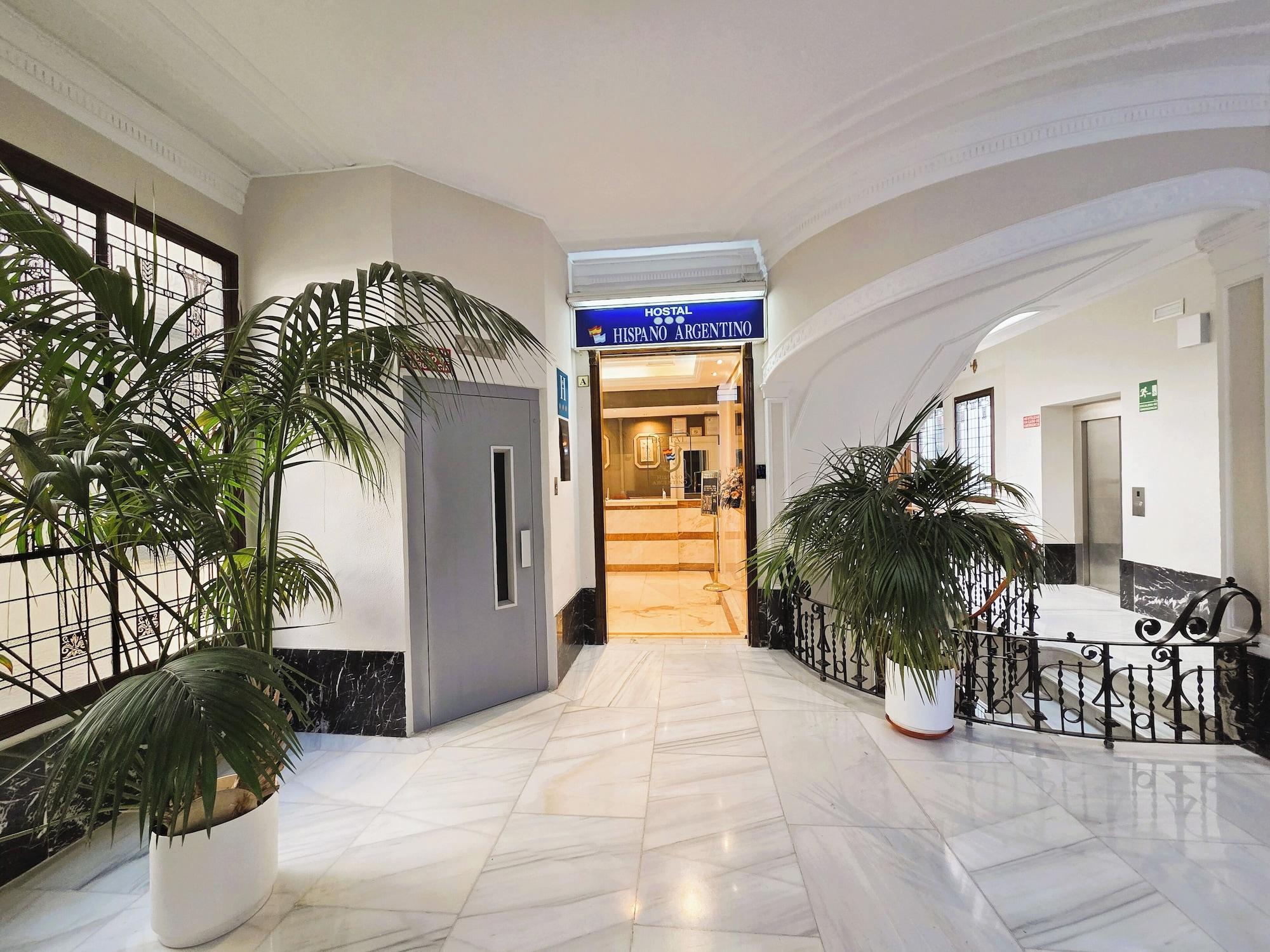 Vista Exterior Hostal Hispano Argentino Gran Via