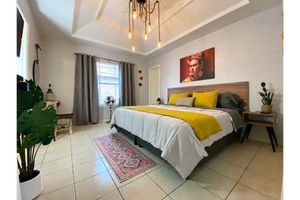 Alquiler Vacacional - No Cleaning Fee/ Casa Frida with King-size bed.