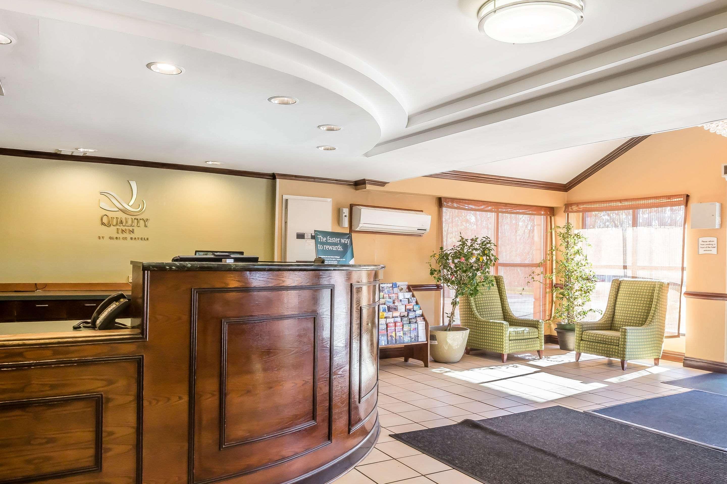 Vista Lobby Quality Inn Spring Valley Nanuet