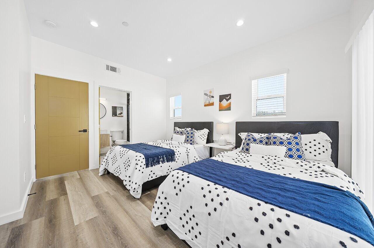 Varios Comfort Suite Hollywood