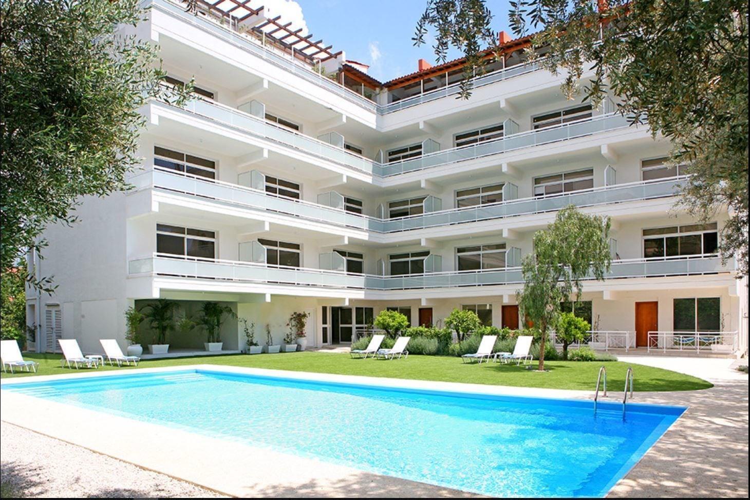 Varios Corina Suites and Apartments