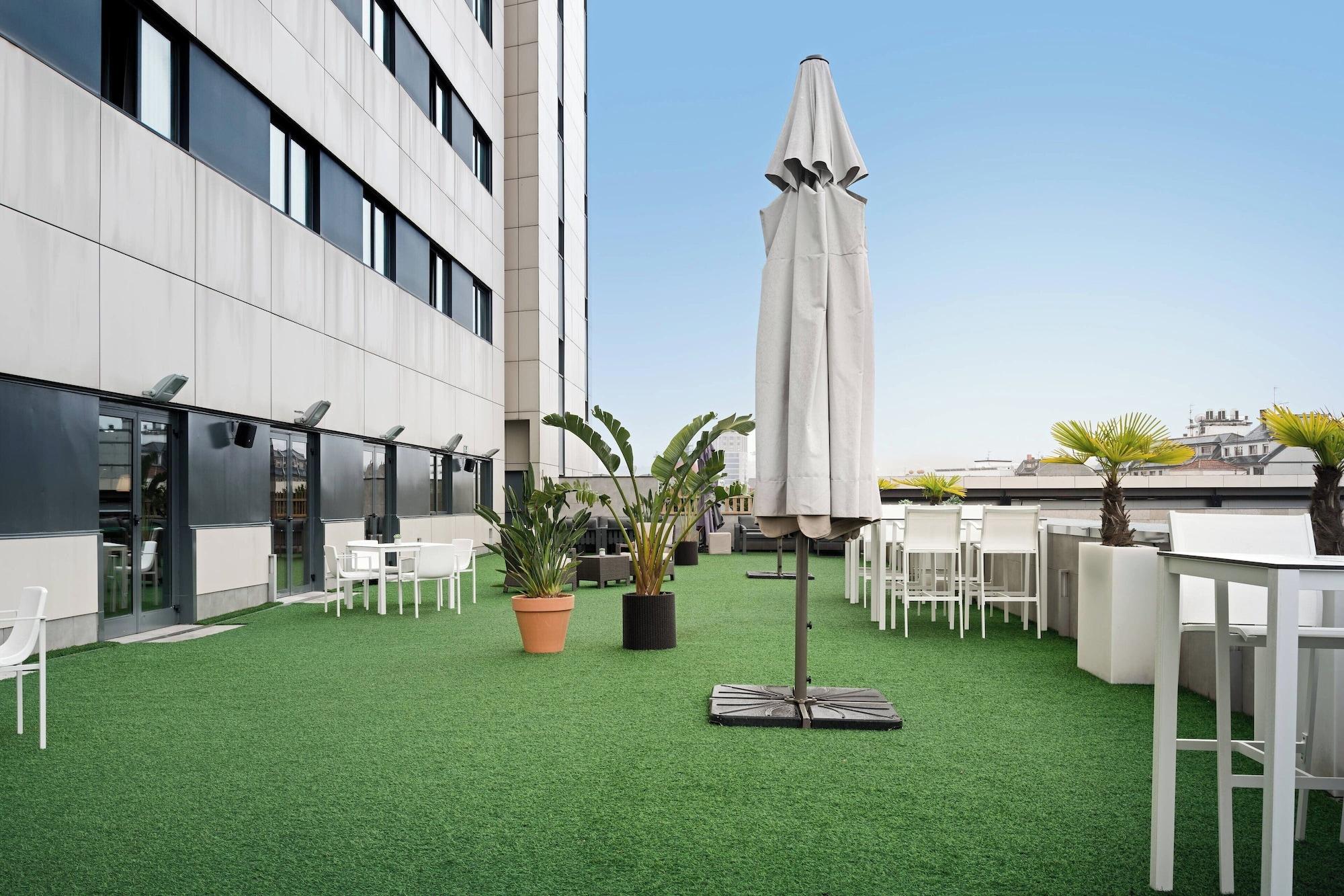 Vista Piscina AC Hotel Oviedo Fórum by Marriott