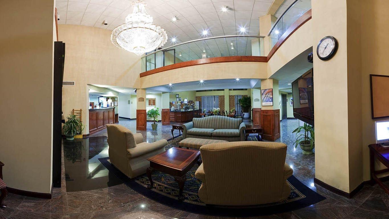 Vista Lobby Holiday Inn Express Hotel & Suites by IHG