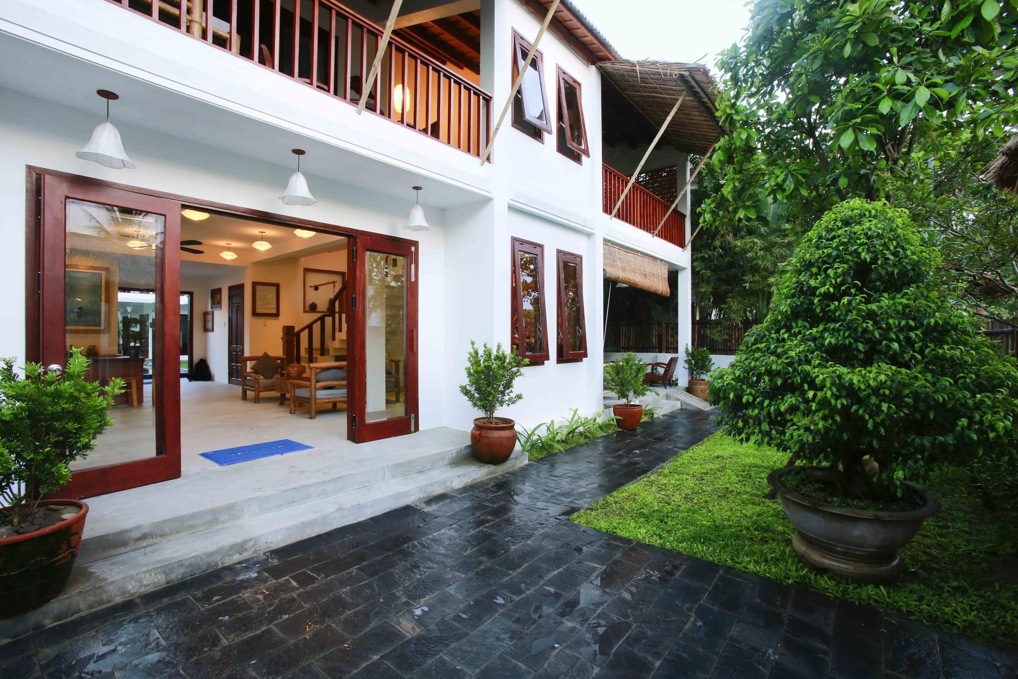 Vista Exterior Vinabeach Villas