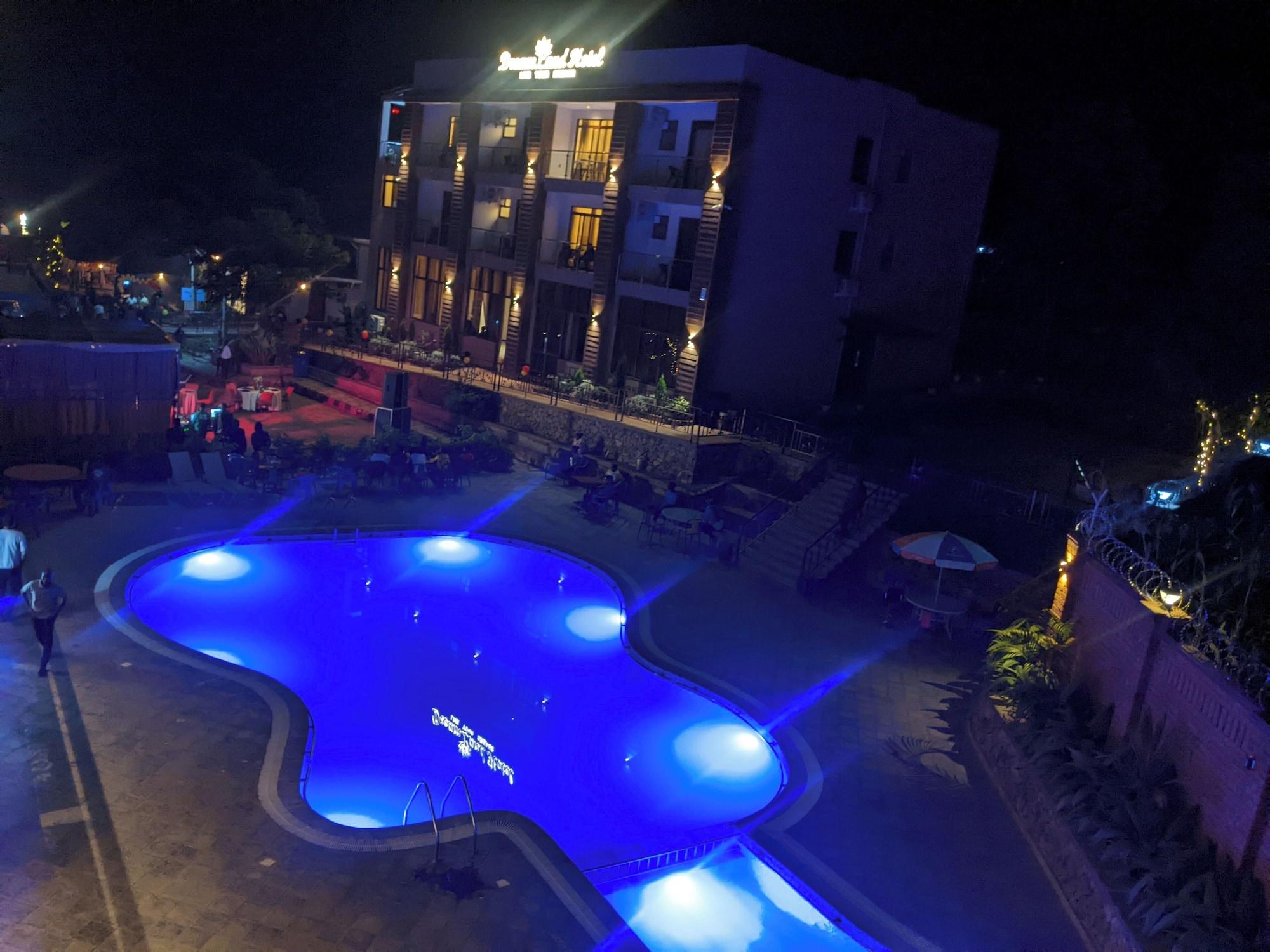 Vista Piscina Dreamland Hotel Arua