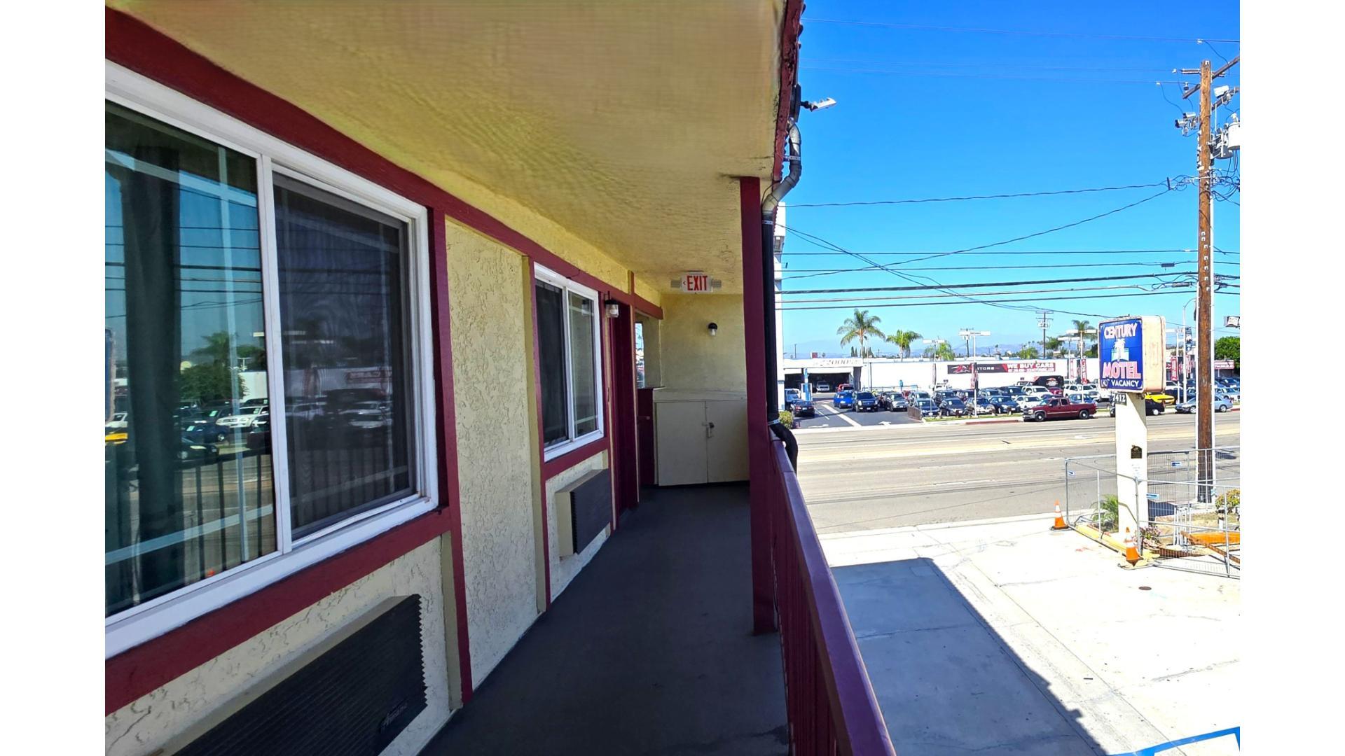 Vista Exterior Century Motel Buena Park Anaheim I-5