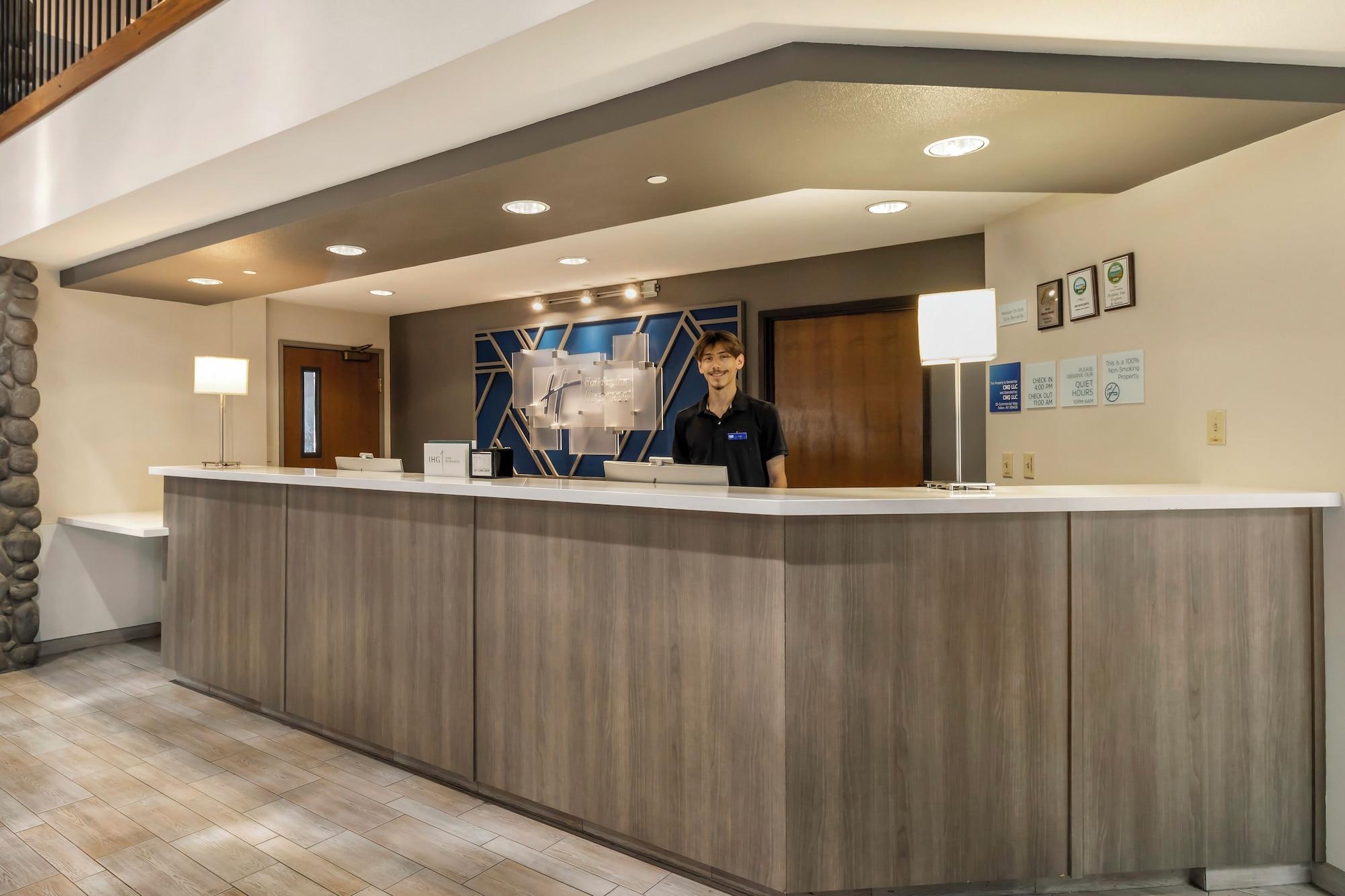 Vista Lobby Holiday Inn Express Fallon by IHG