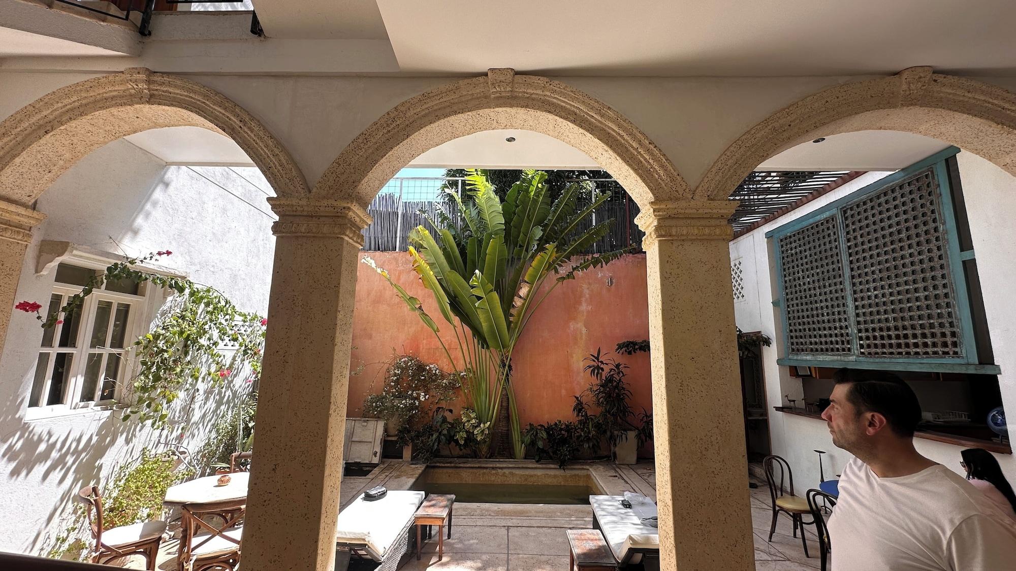 Vista Exterior Casa Zarah - Alma Hotels