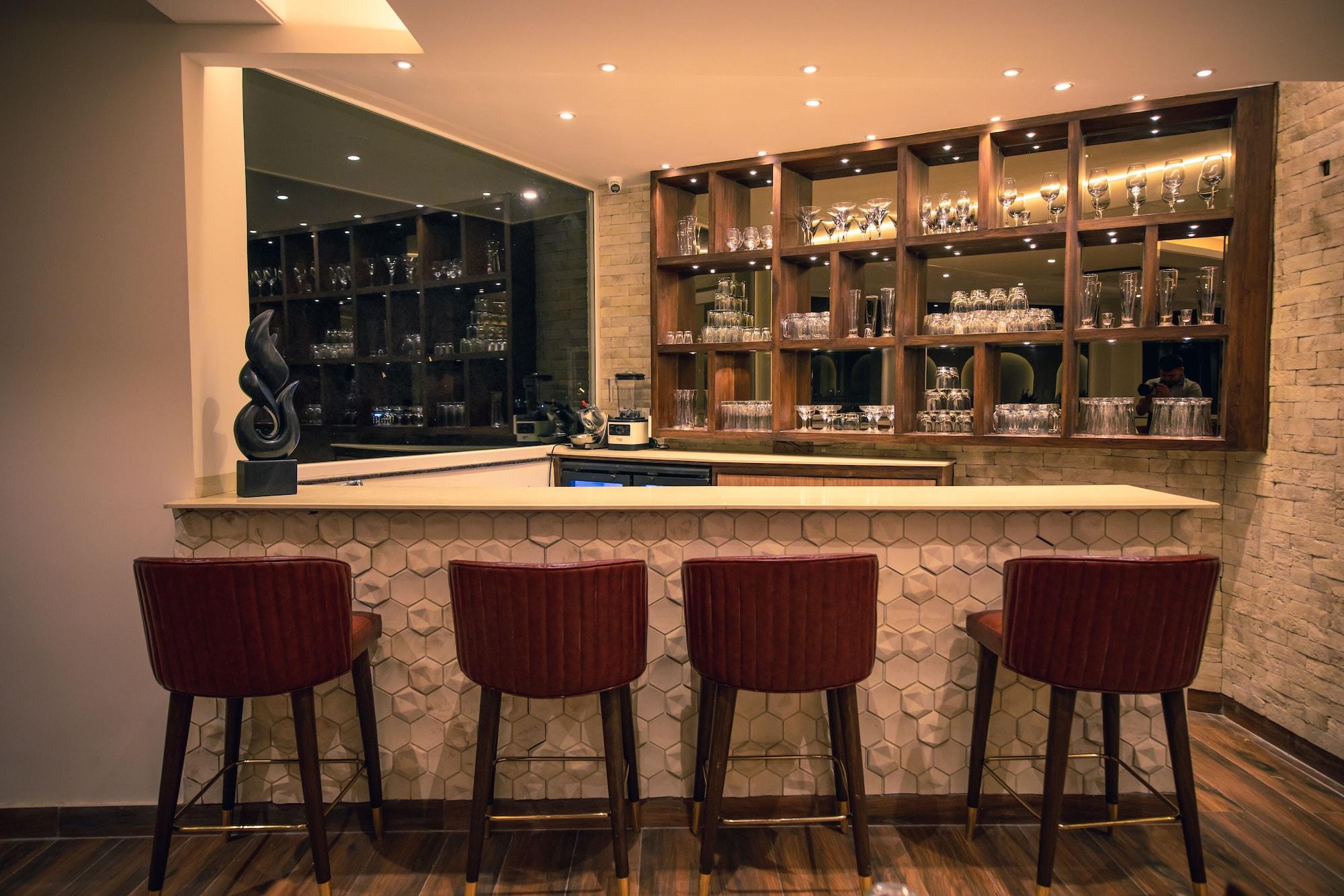 Bar/Salón Justa Grand View Resort & Spa, Manali