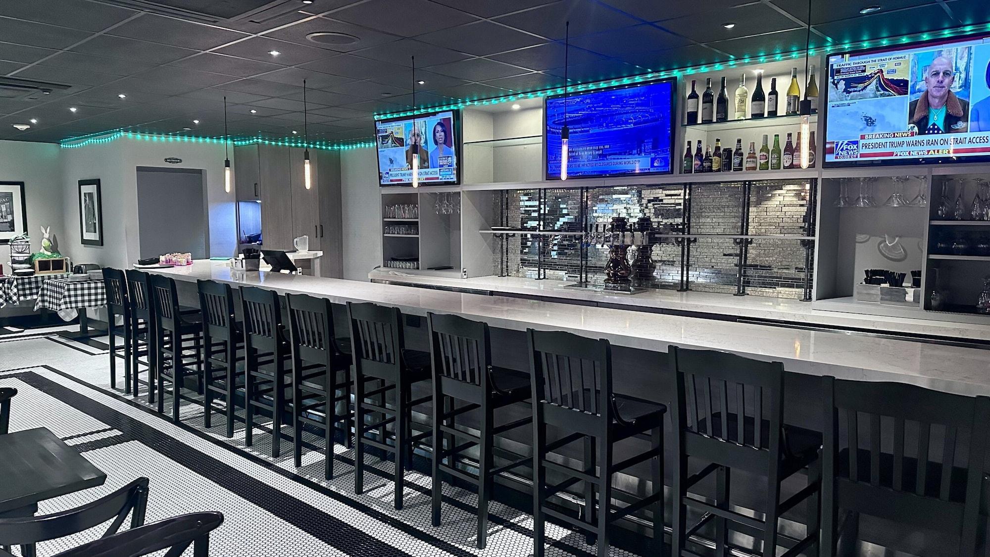 Restaurant DoubleTree by Hilton Newark Penn Station