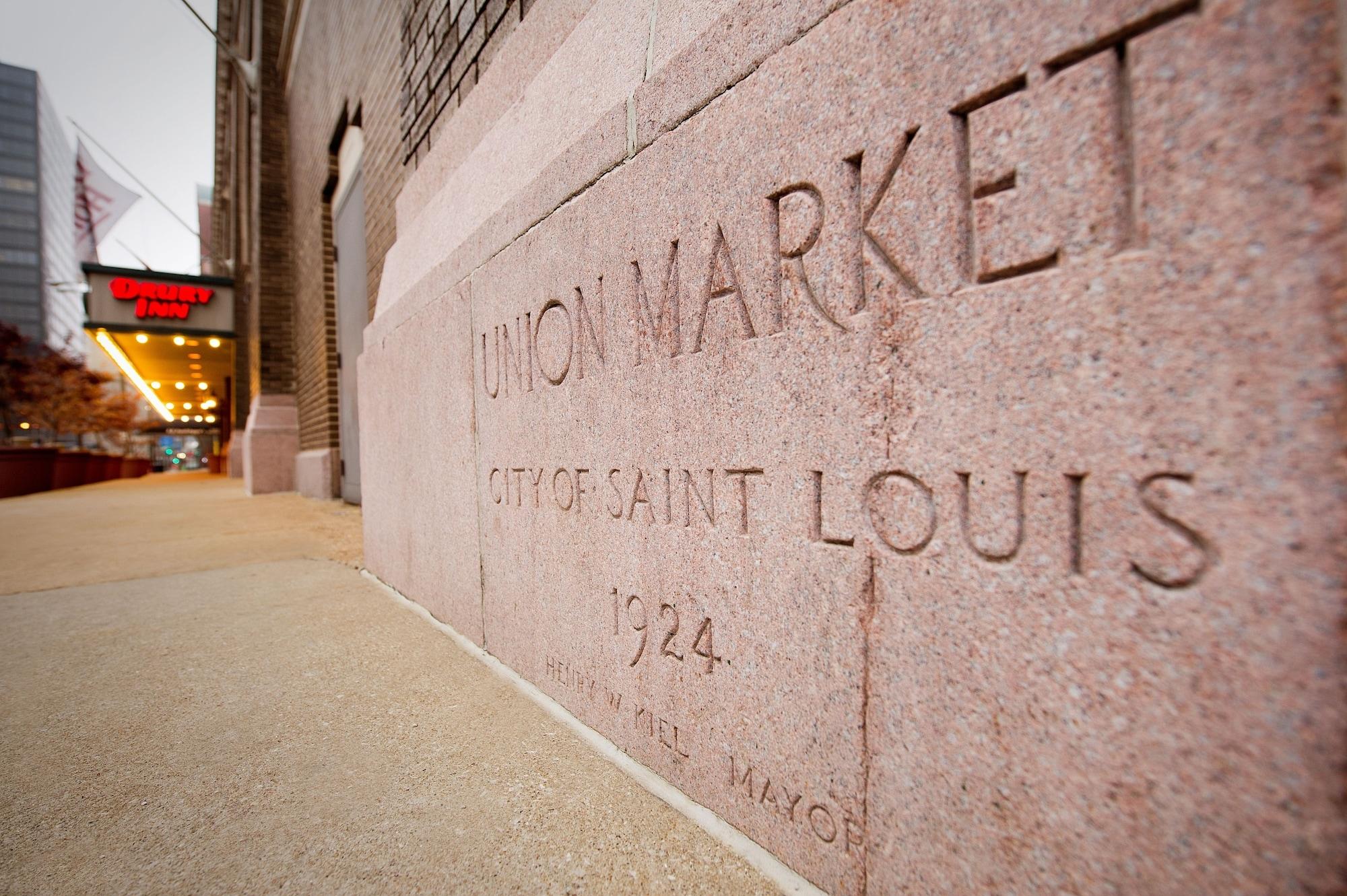 Vista Exterior Pear Tree Inn St. Louis Convention Center