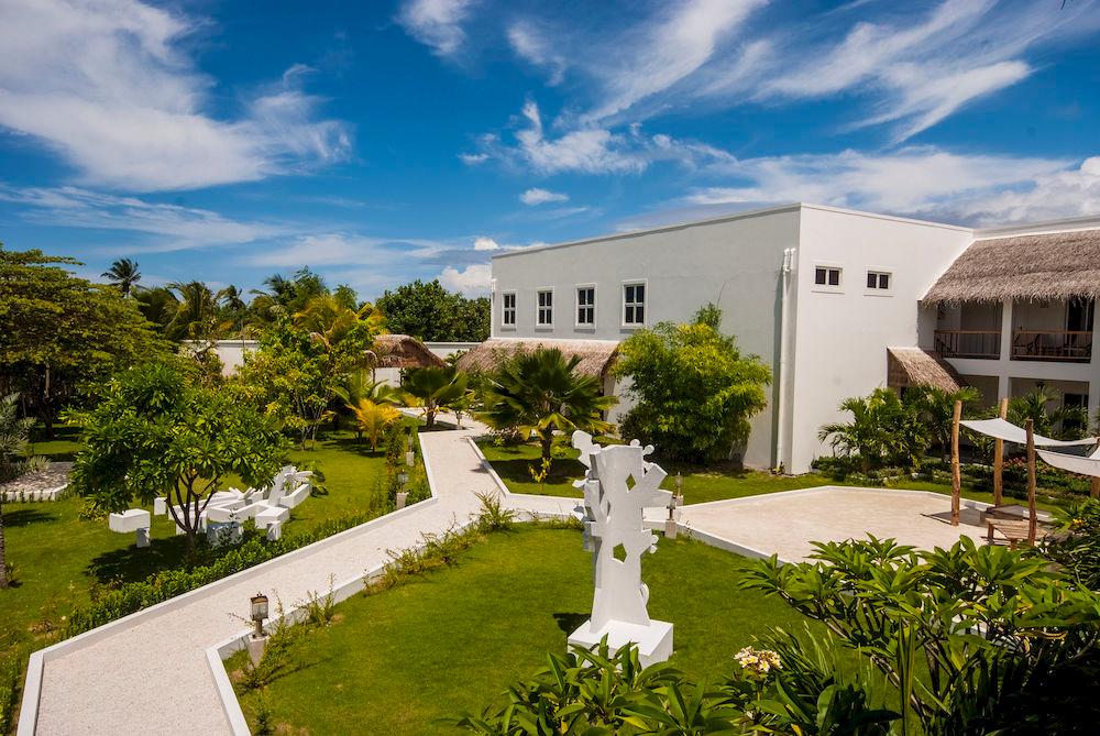 Vista Exterior Evexia Beach Collection - A Premium Wellness Retreat