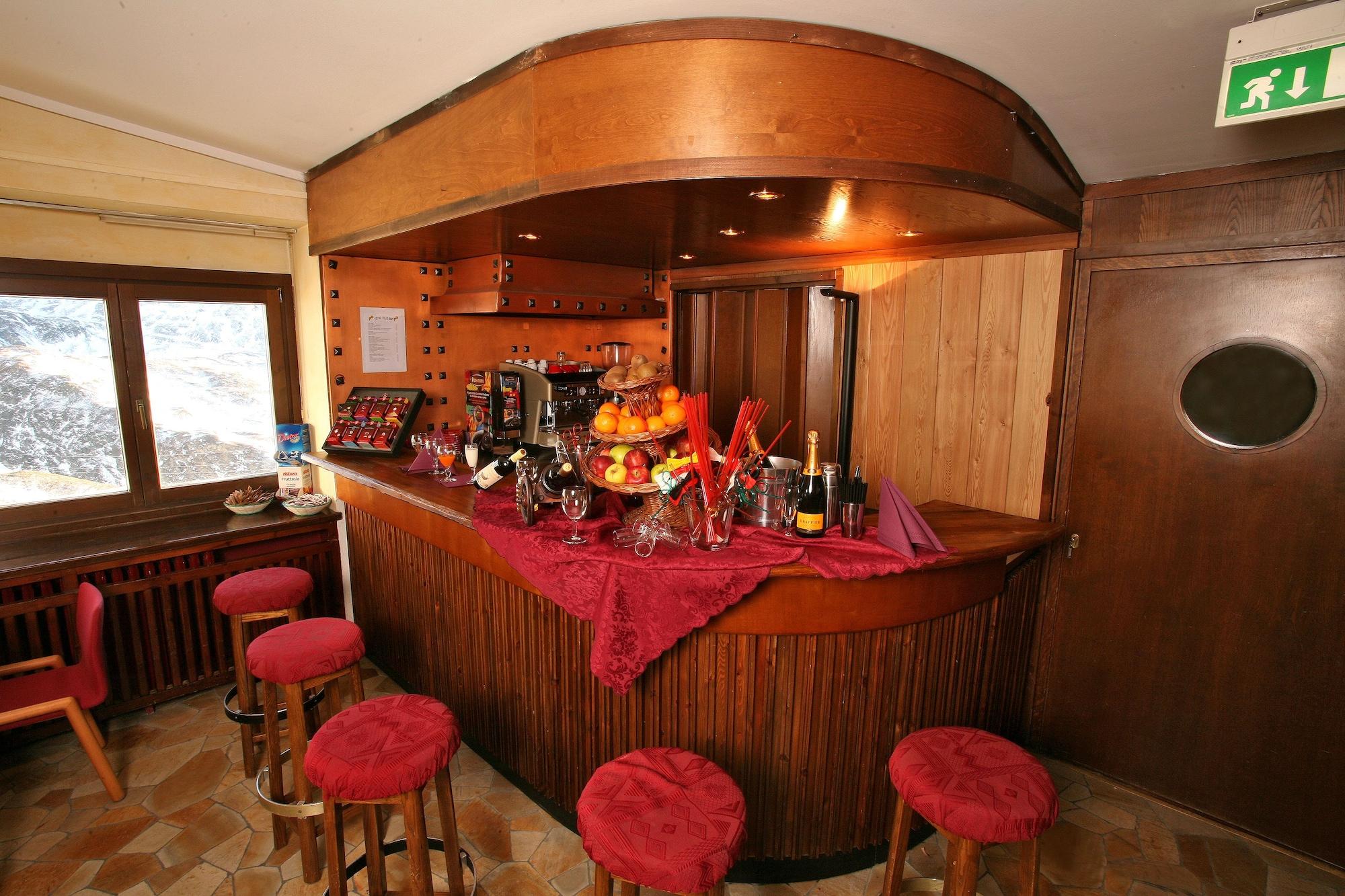 Bar/Salón Hotel Lo Stambecco