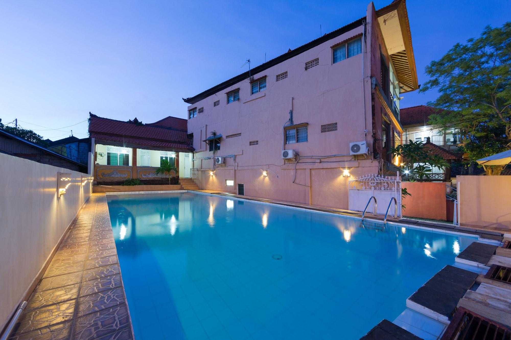 Vista Piscina OYO 3134 Puri Tamu Hotel