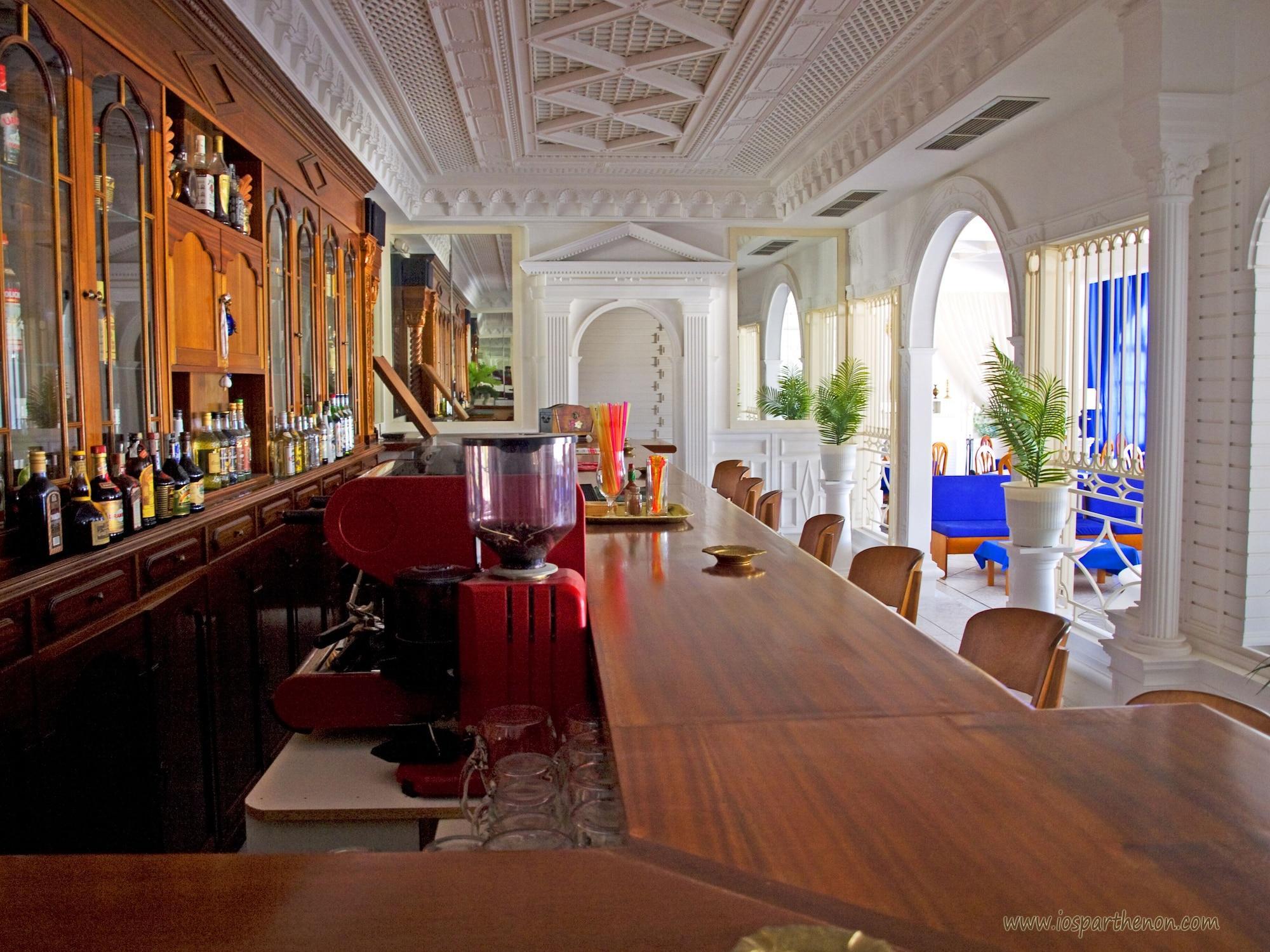 Bar/Salón Parthenon