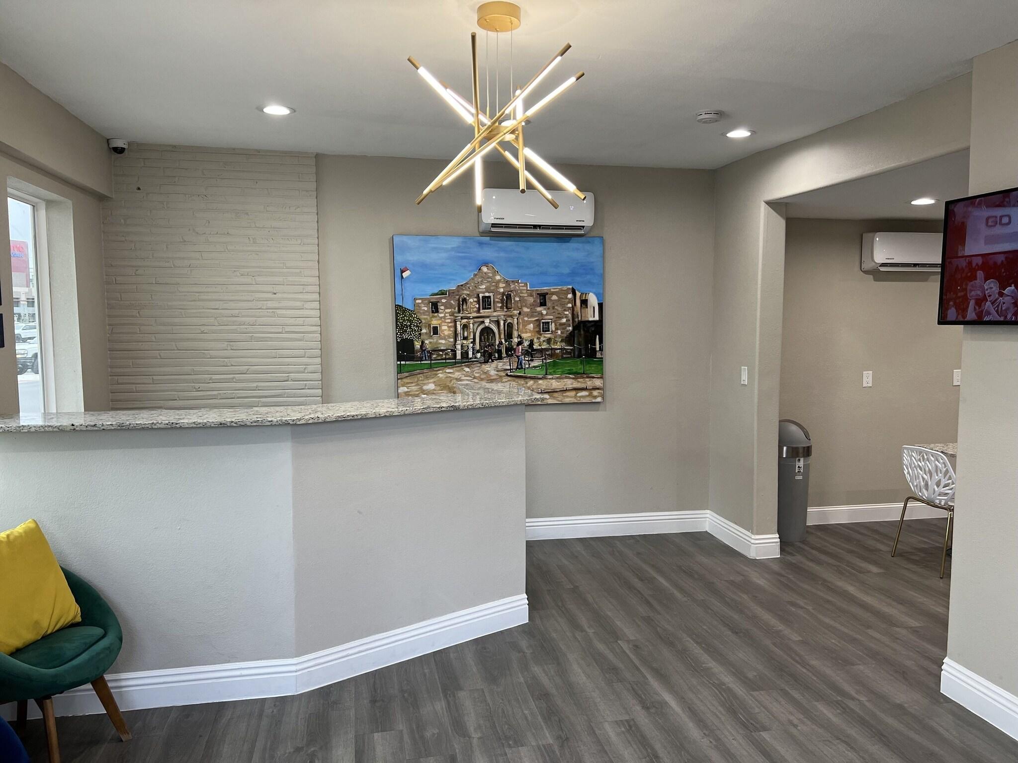 Vista Lobby Days Inn by Wyndham San Antonio Alamo/Riverwalk