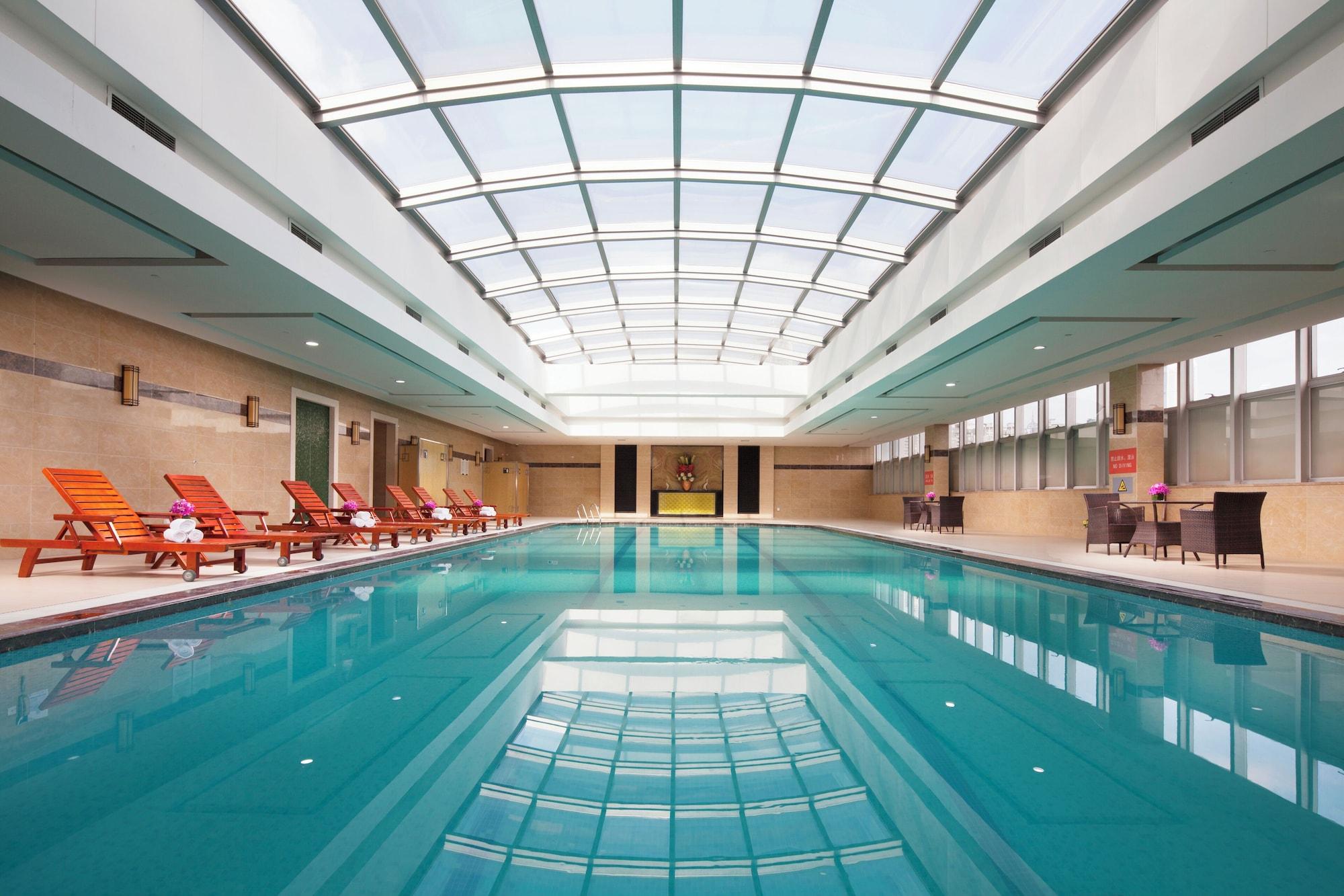 Vista Piscina Jin Jiang Tower
