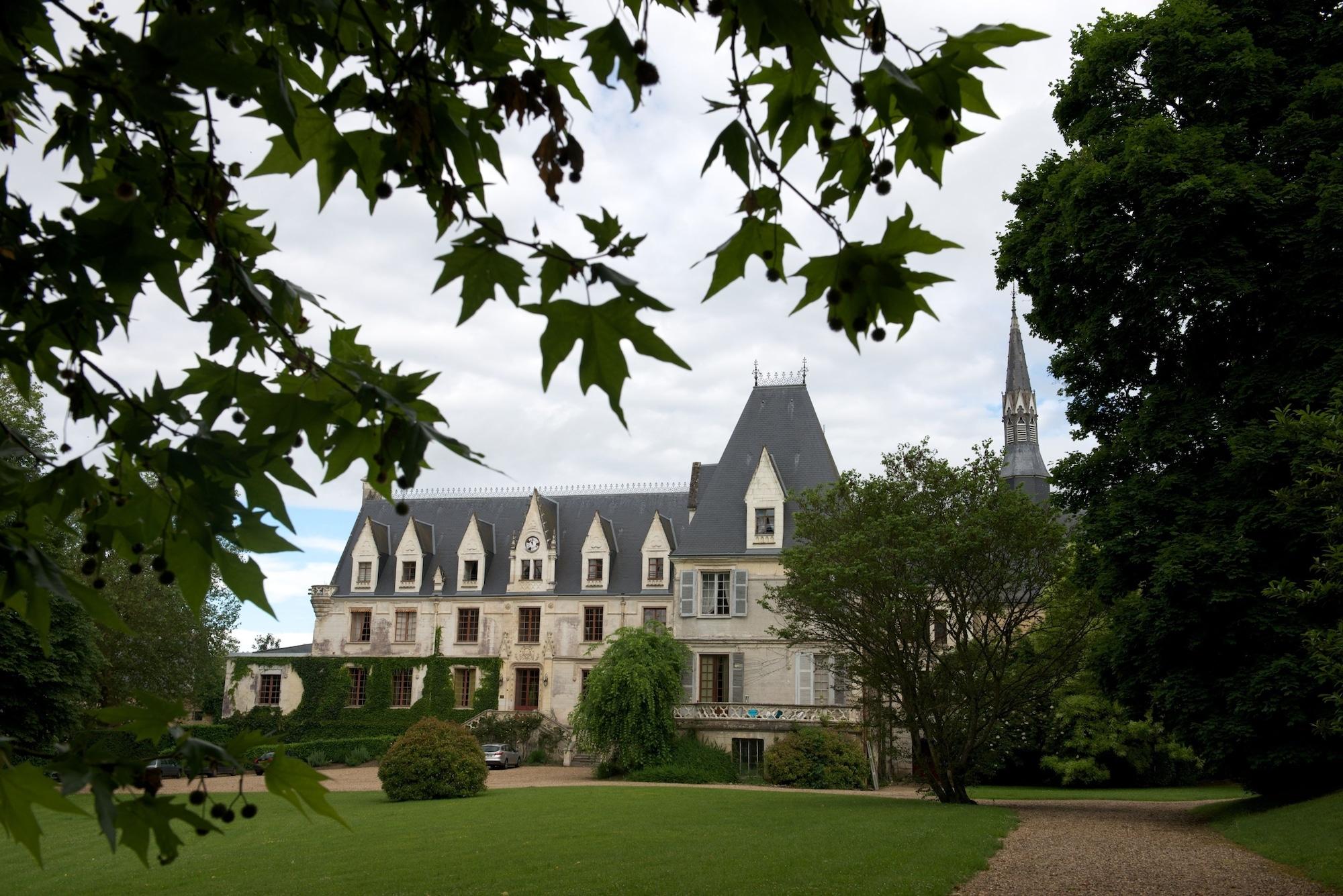 Vista Exterior Le Château de Reignac
