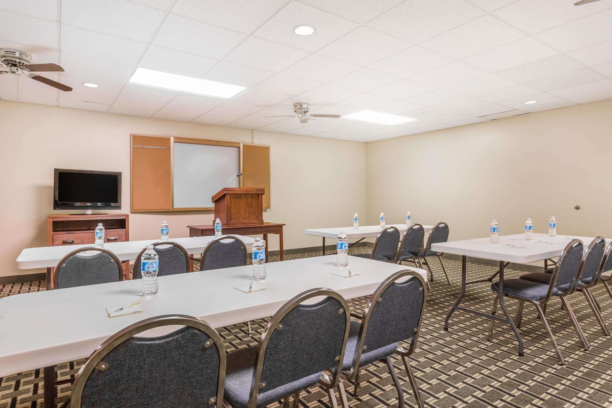 Sala de Reuniones Days Inn by Wyndham Trenton
