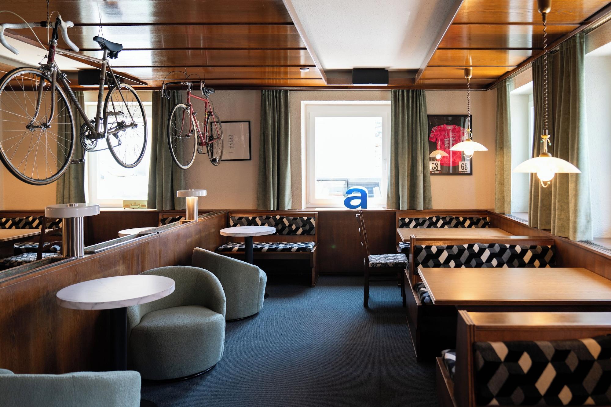 Vista Lobby Velotique Hotel Angelika - Self-Check-in