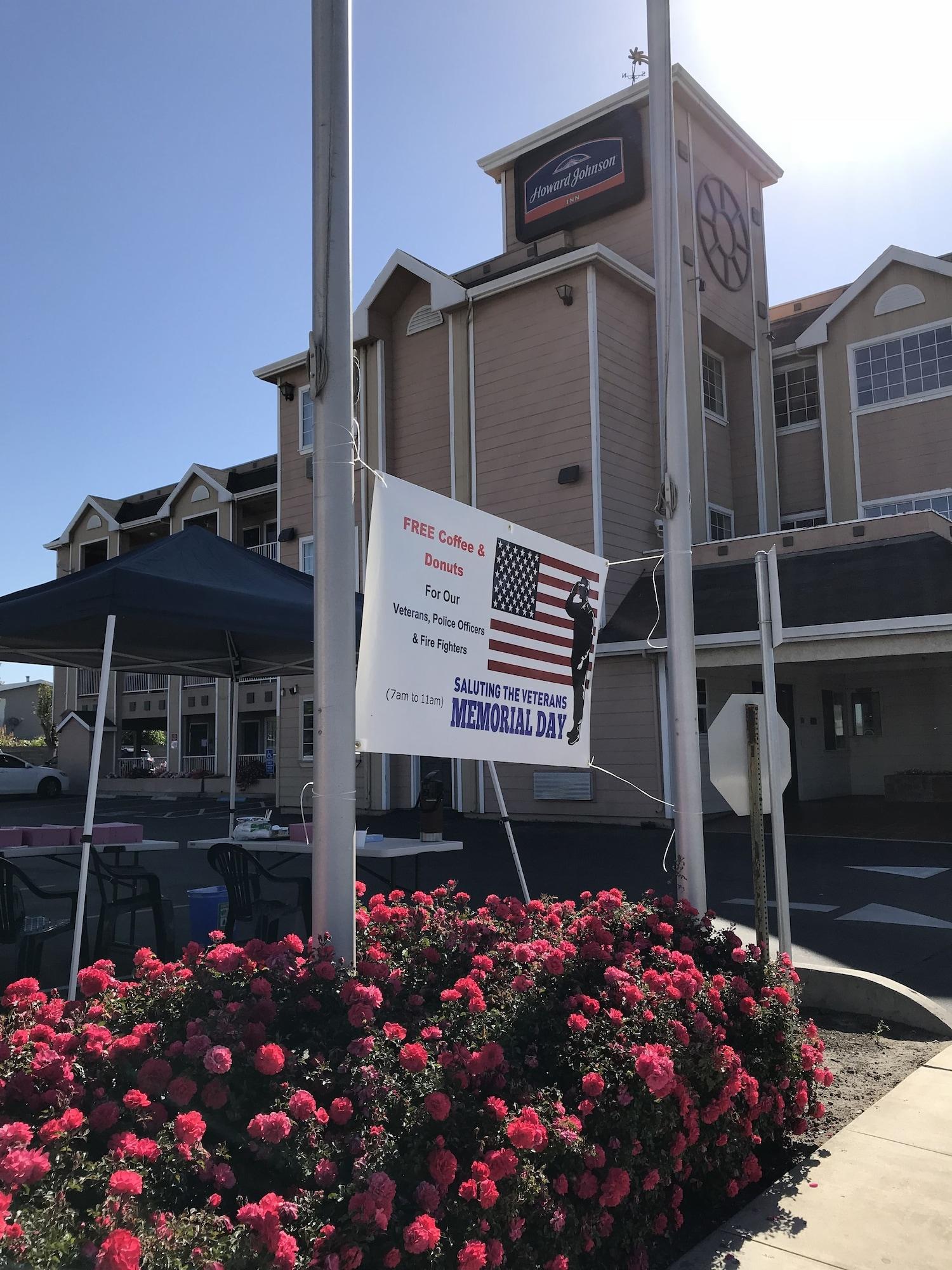 Vista Exterior Howard Johnson by Wyndham Salinas