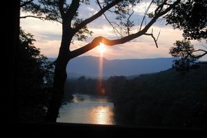 Alquiler Vacacional - Log Cabin with a spectacular view of the Shenandoah River and the Massanutten Mo