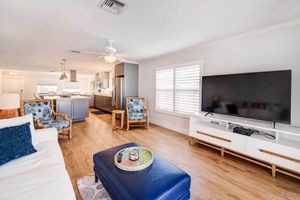 Alquiler Vacacional - Naples Vacation Home: Private Pool + Hot Tub!