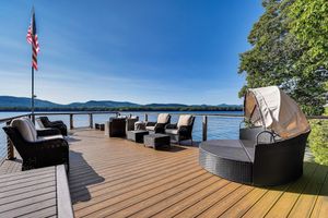 Alquiler Vacacional - Lake George Retreat w/ Dock + Game Room!