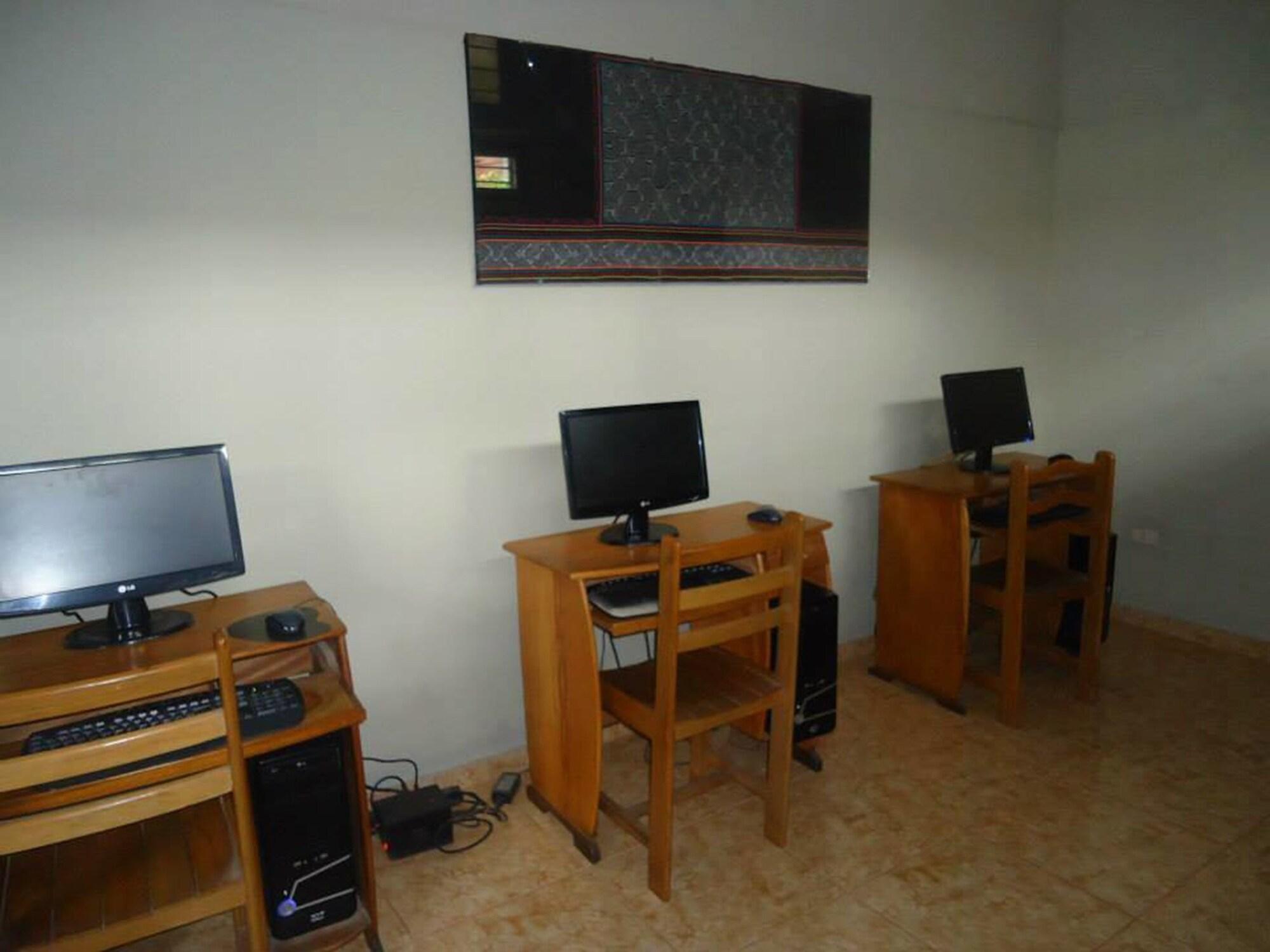 Centro de Negocios Hospedaje Komby