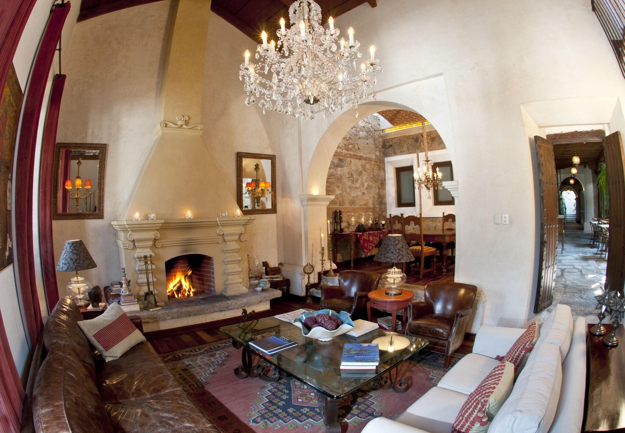 Vista Lobby Pensativo House Hotel