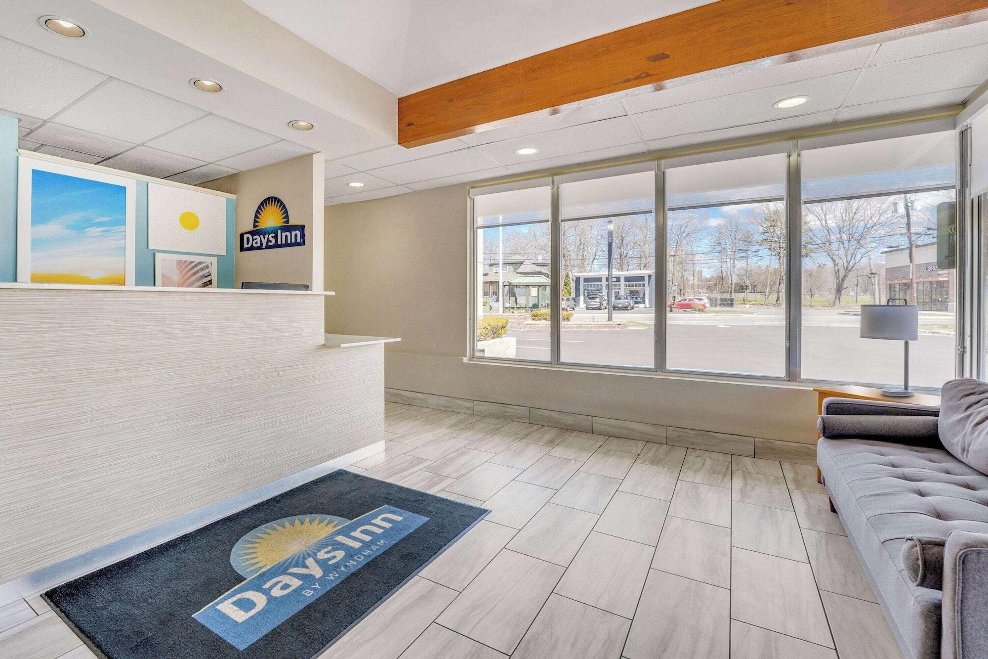 Vista Lobby Days Inn by Wyndham Albany SUNY