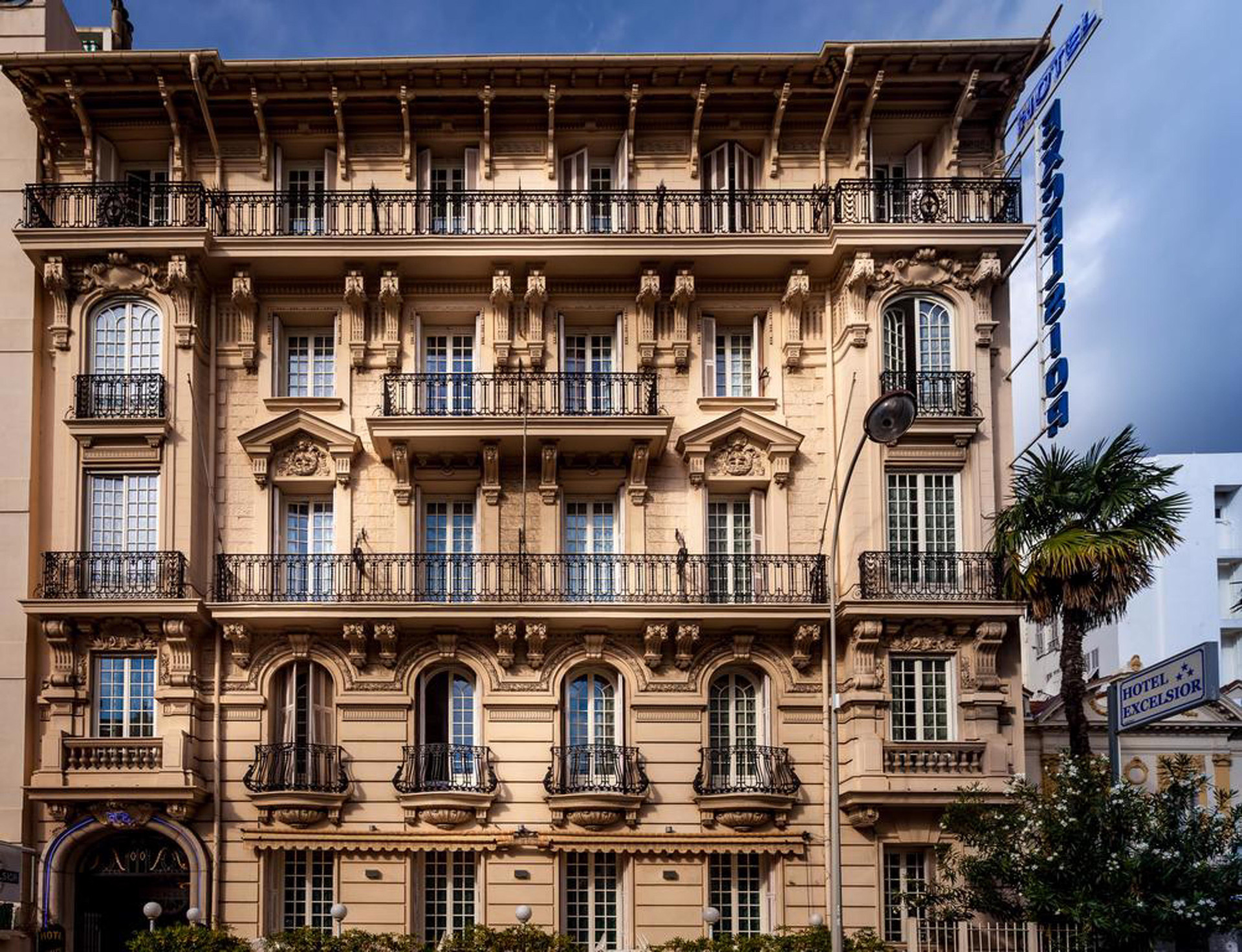 Vista Exterior Hôtel Excelsior by HappyCulture