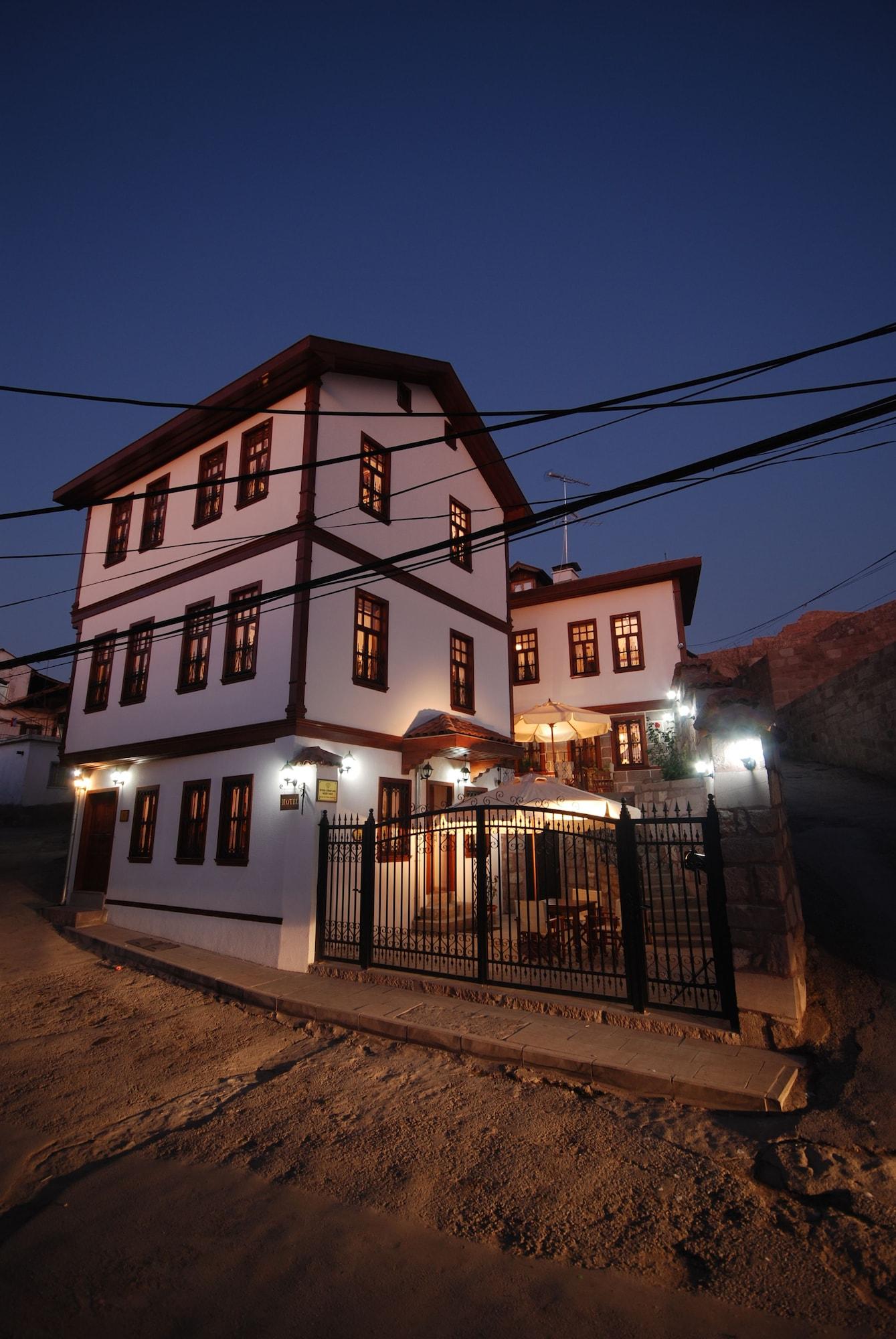 Varios And Hotel