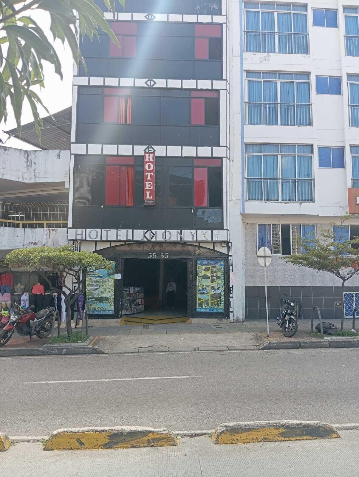 Varios Hotel Jhonyky