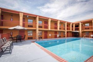 Alojamiento - Econo Lodge