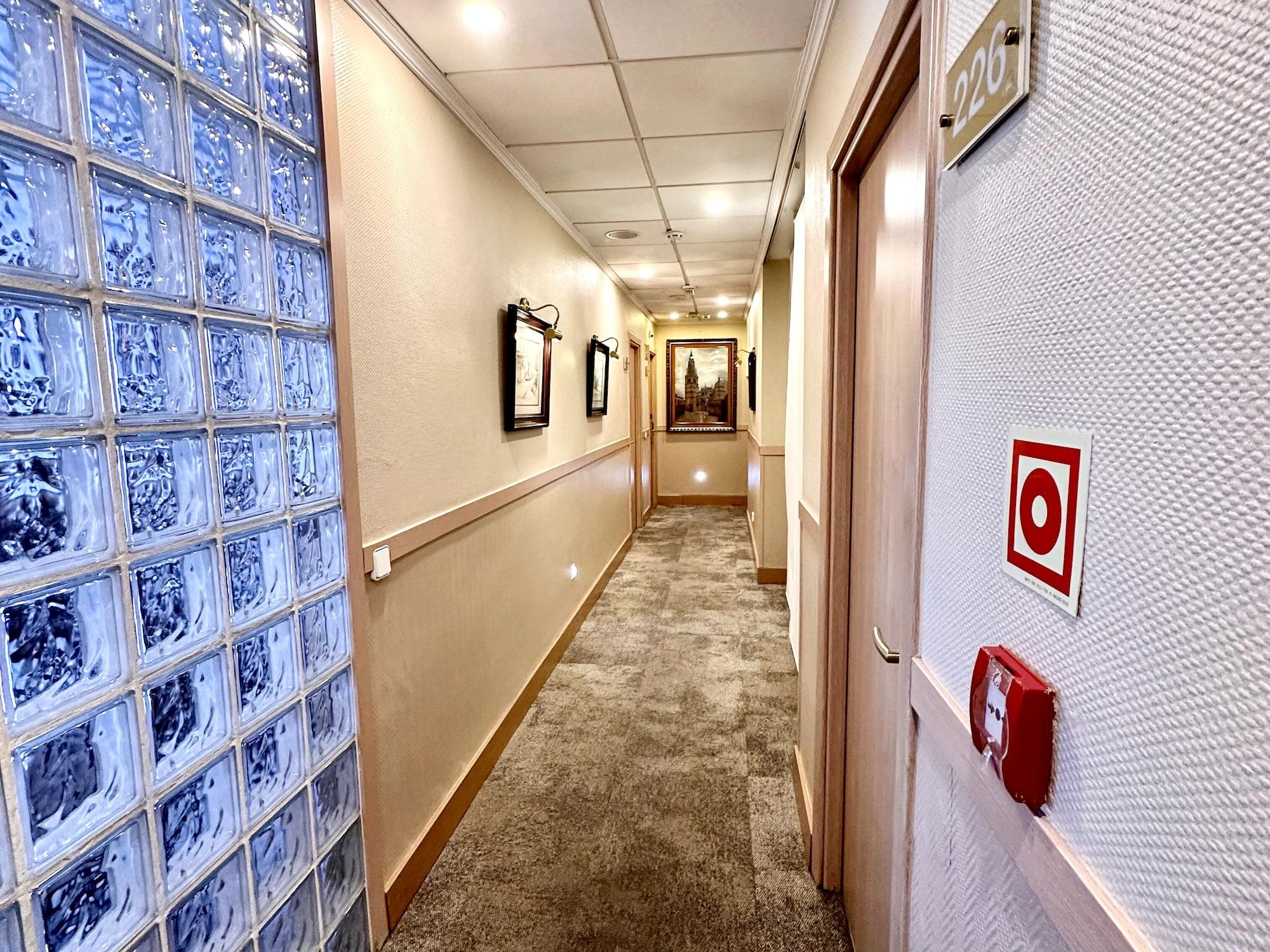 Varios Hostal Toledo