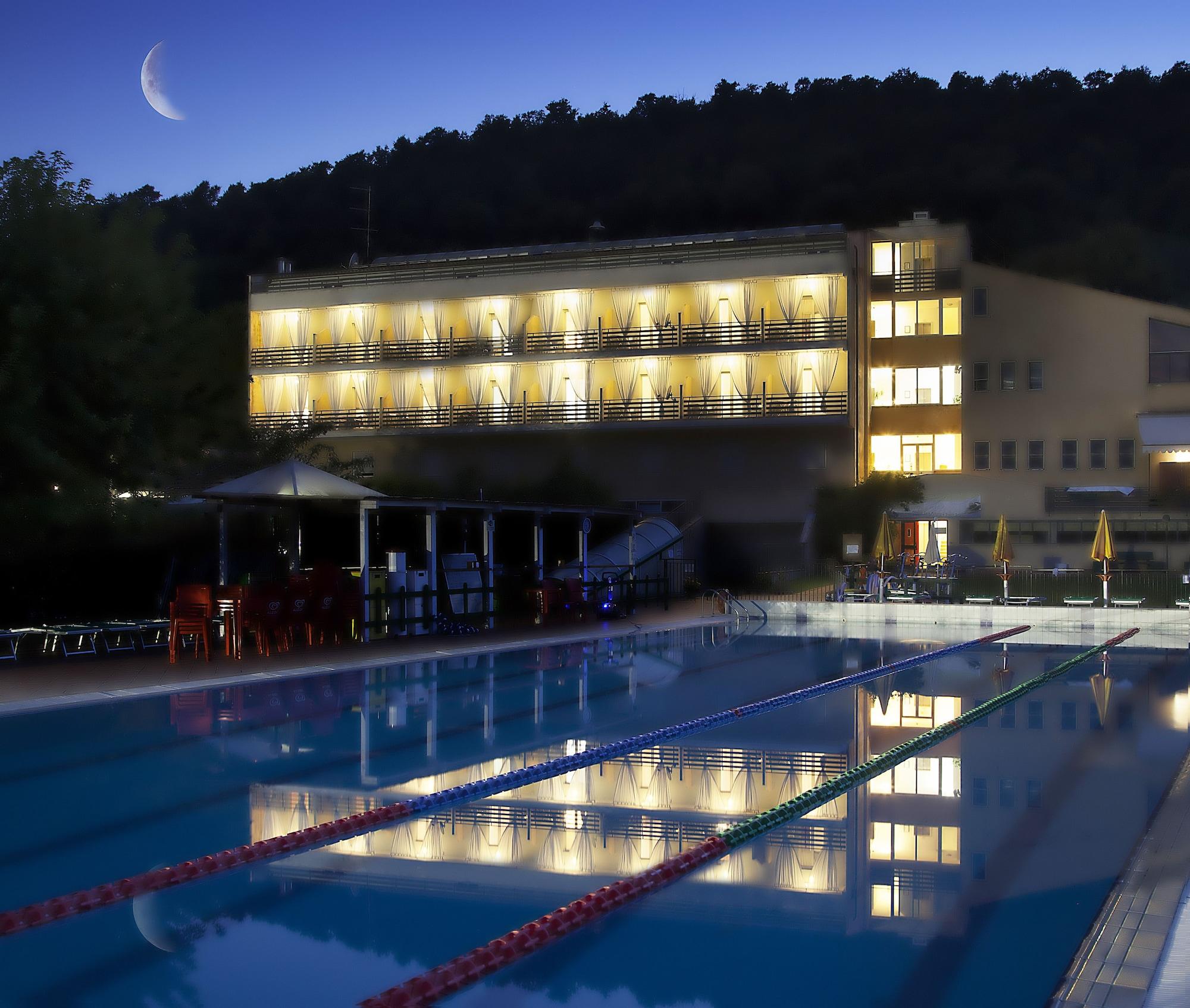 Vista Piscina Alfredo Hotel
